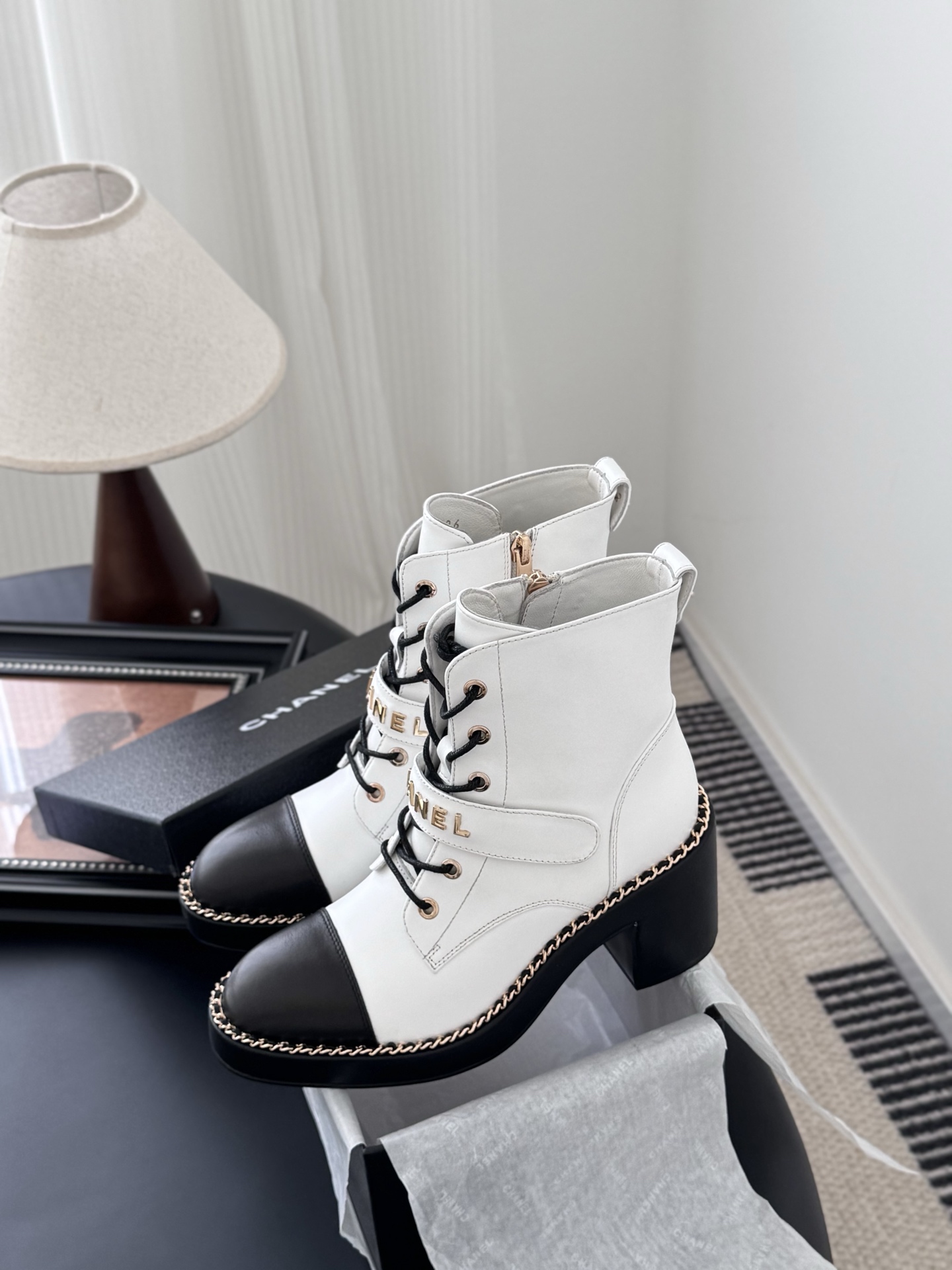シャネル シューズ レディース メンズ 兼用 ブーツ ブラック ホワイト シンプル 通勤 通学 2WAY サイドジップ ファッション ブーツ 36 37 38 39 40 41 42 - 画像 9