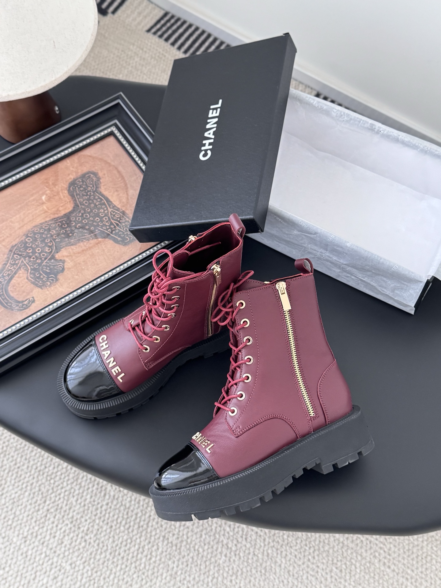 CHANEL シャネル ブーツ 本革 フラットシューズ 通勤 ブラック マルーン 全2色 - 画像 3