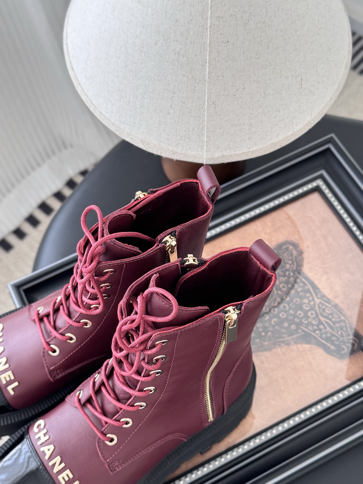CHANEL シャネル ブーツ 本革 フラットシューズ 通勤 ブラック マルーン 全2色 - 画像 8