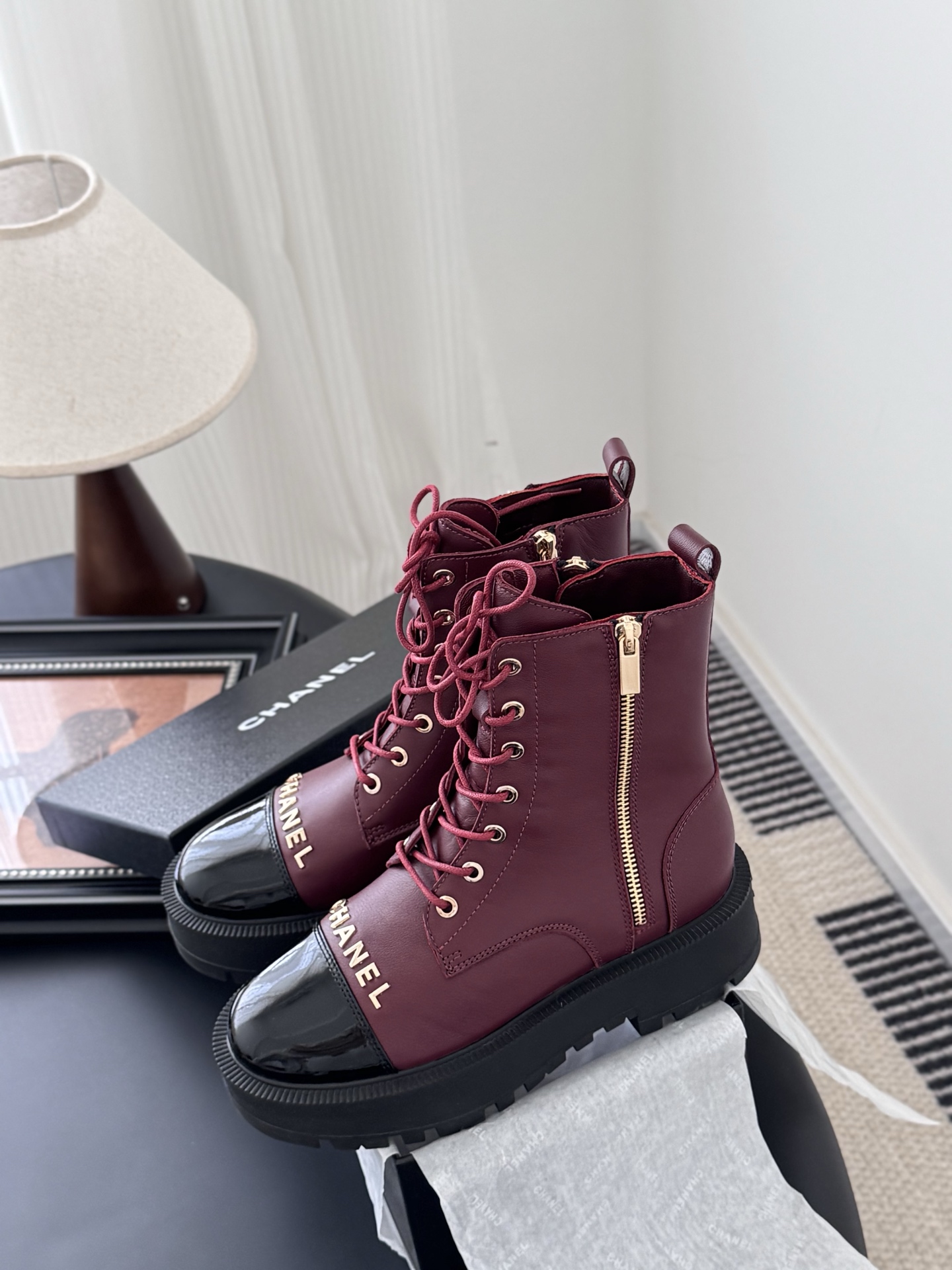 CHANEL シャネル ブーツ 本革 フラットシューズ 通勤 ブラック マルーン 全2色 - 画像 9