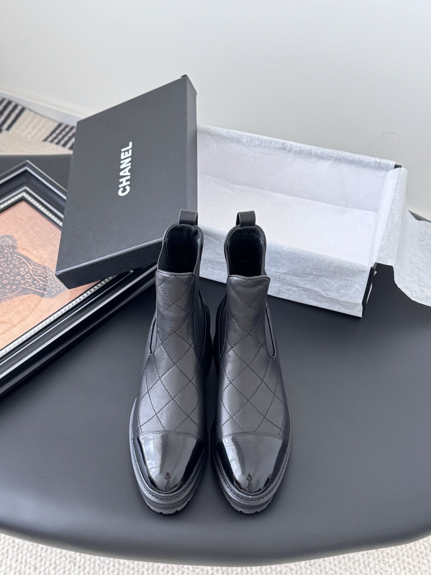 シャネル シャネル チェルシーブーツ レディース メンズ 兼用 パテントレザー ファッション ブラック 通勤 通学 靴 シンプル 2WAY 本革 220802