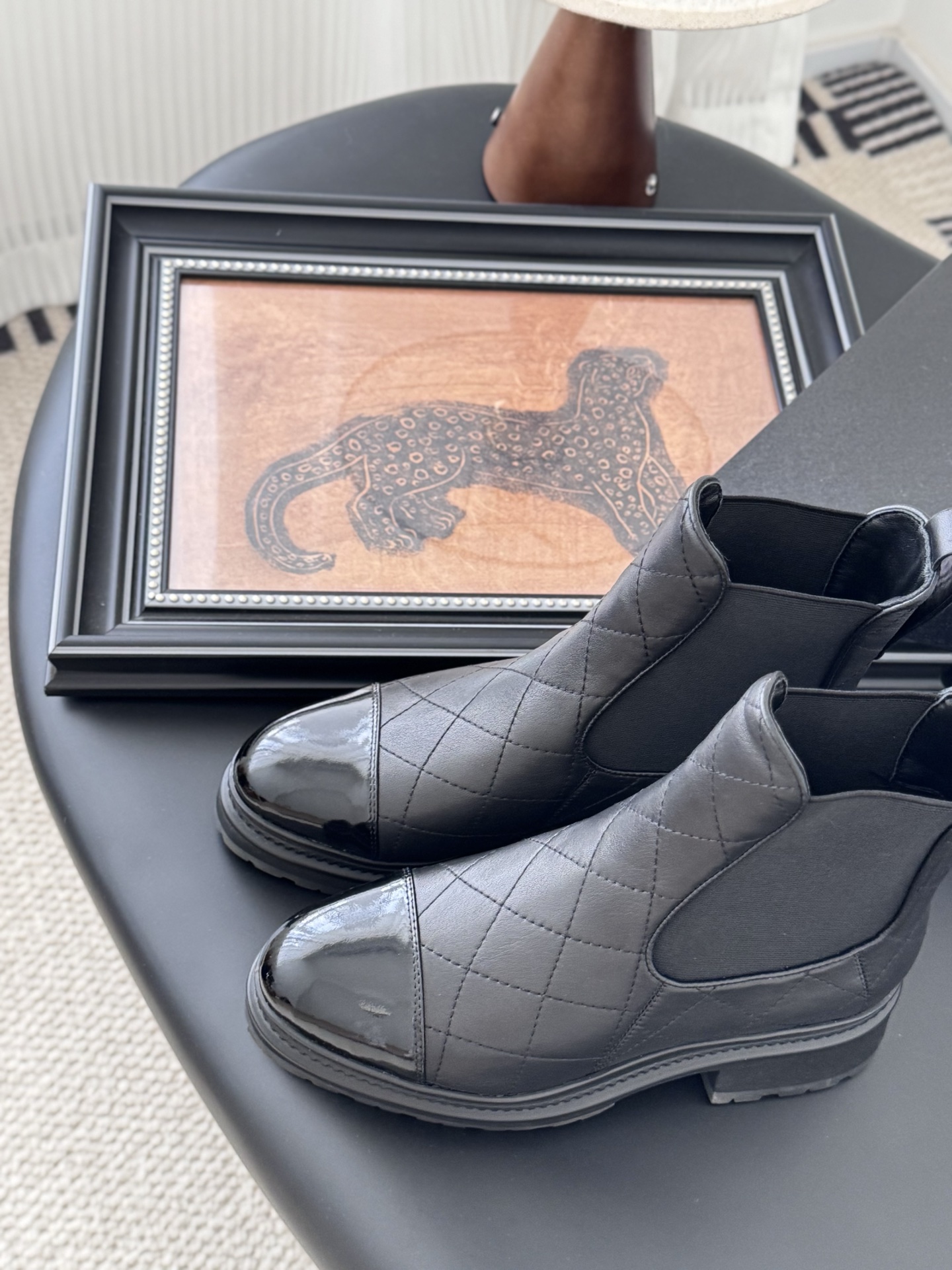 シャネル シャネル チェルシーブーツ レディース メンズ 兼用 パテントレザー ファッション ブラック 通勤 通学 靴 シンプル 2WAY 本革 220802 - 画像 5