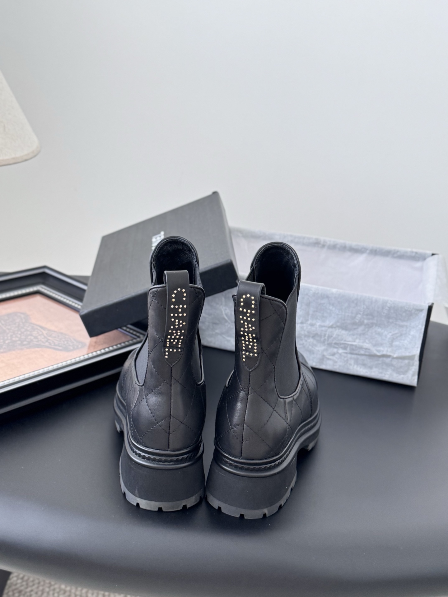 シャネル シャネル チェルシーブーツ レディース メンズ 兼用 パテントレザー ファッション ブラック 通勤 通学 靴 シンプル 2WAY 本革 220802 - 画像 6