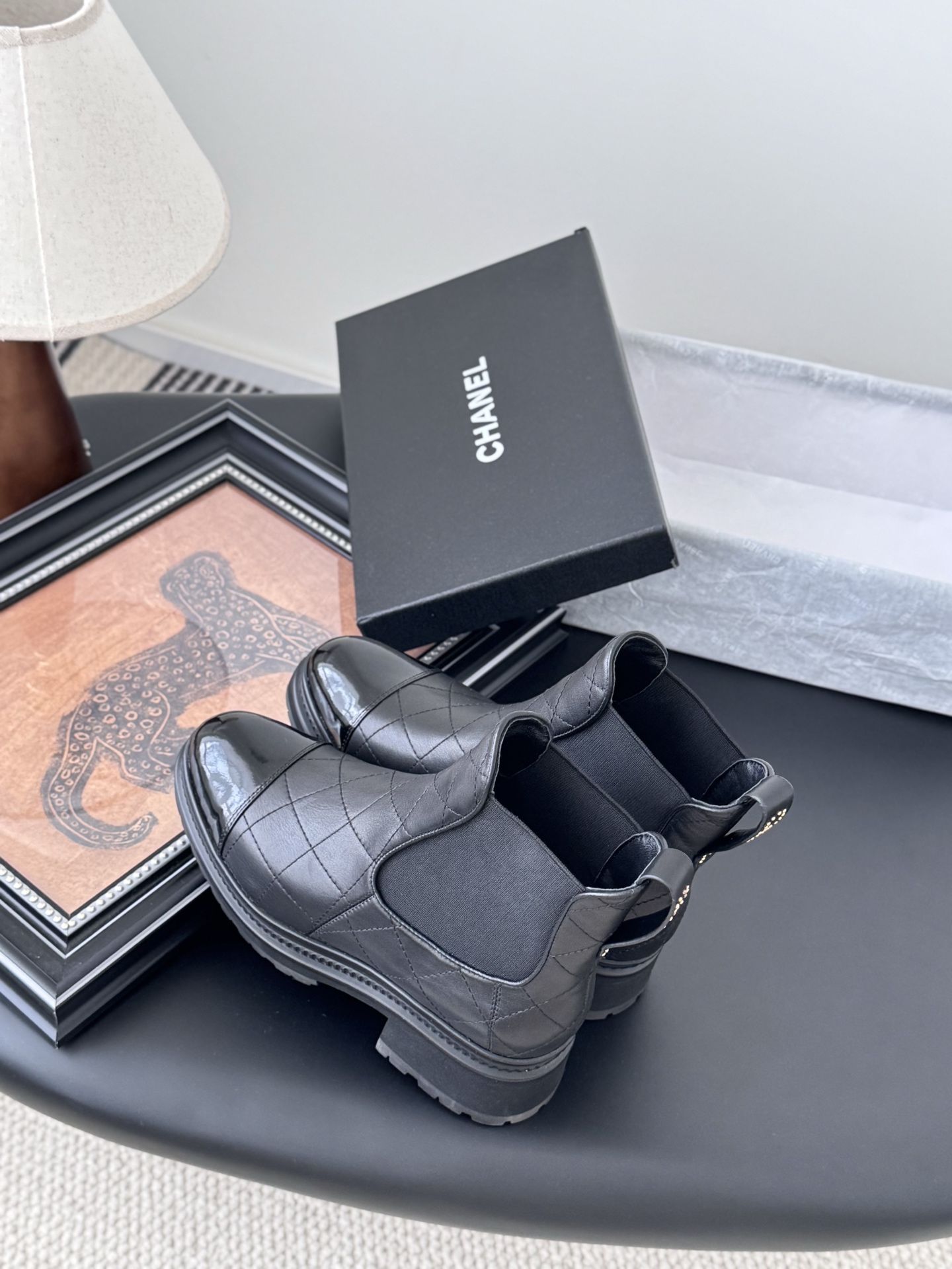 シャネル シャネル チェルシーブーツ レディース メンズ 兼用 パテントレザー ファッション ブラック 通勤 通学 靴 シンプル 2WAY 本革 220802 - 画像 7