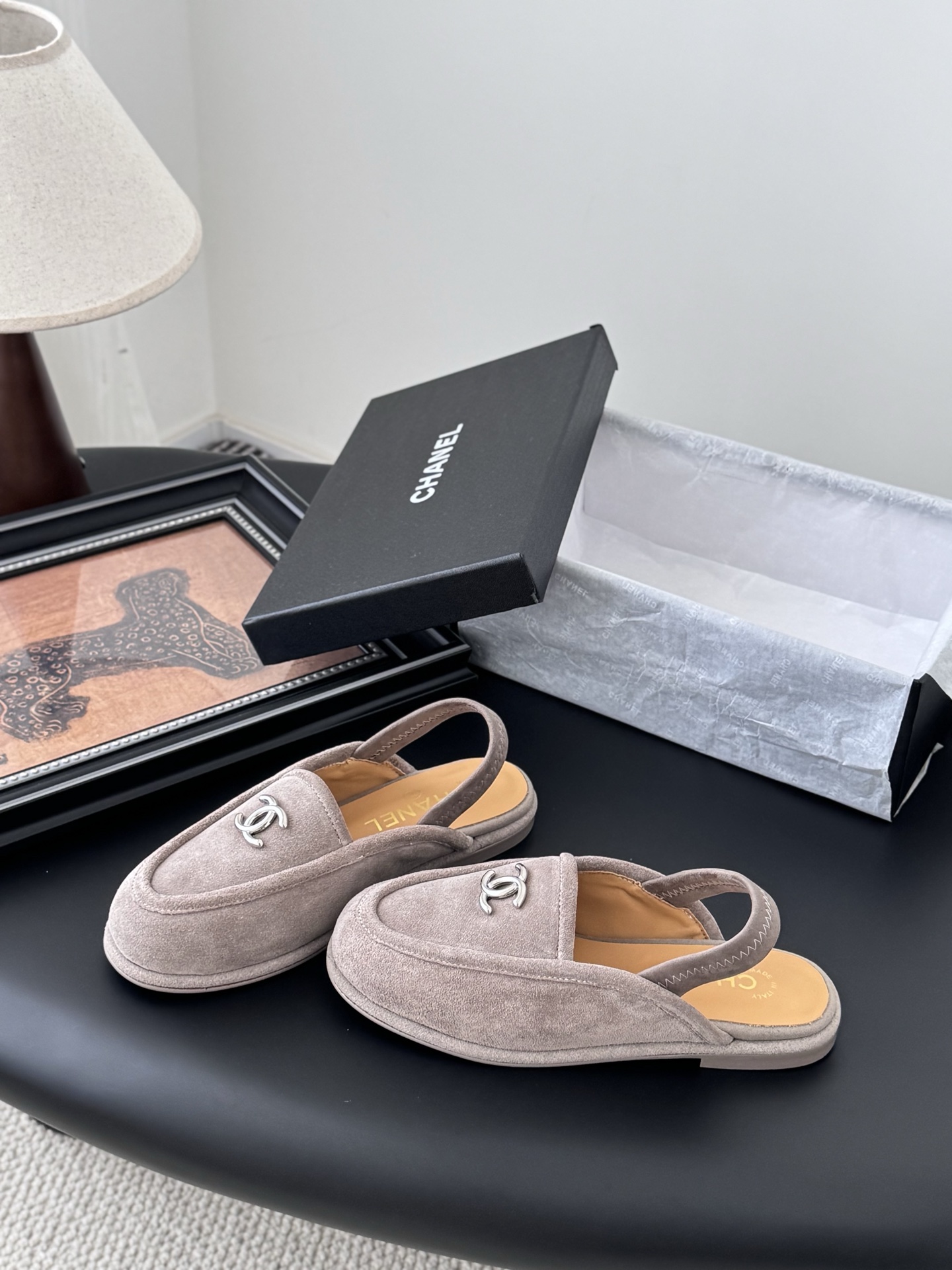 CHANEL シャネル ローファー レディース メンズ 兼用 ファッション ベージュ 通勤 通学 2WAY シンプル 高級感 - 画像 2