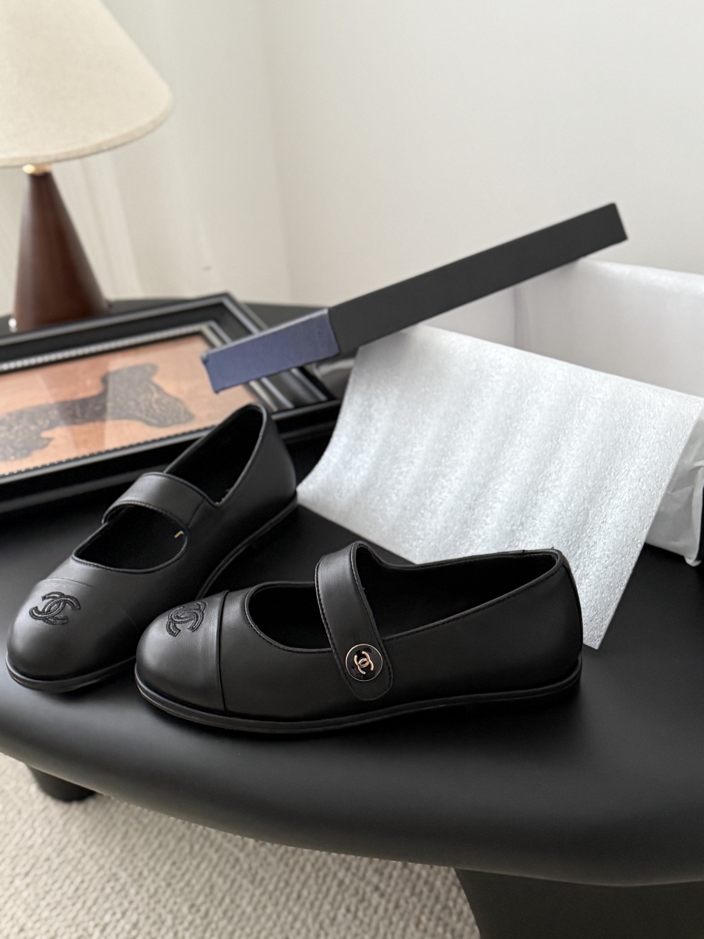 シャネル チェーンスタイル マリージェーン 黒 レディース メンズ 兼用 通勤 通学 シンプル 高級感 黒 - 画像 2