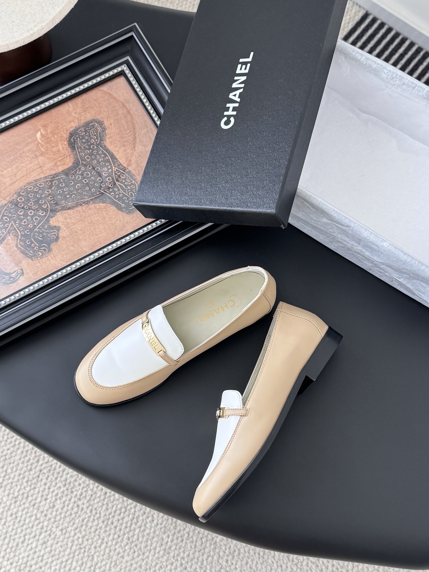 CHANEL シャネル ローファー レディース メンズ 兼用 通勤 ファッション 高級感 黒 白 ベージュ - 画像 3