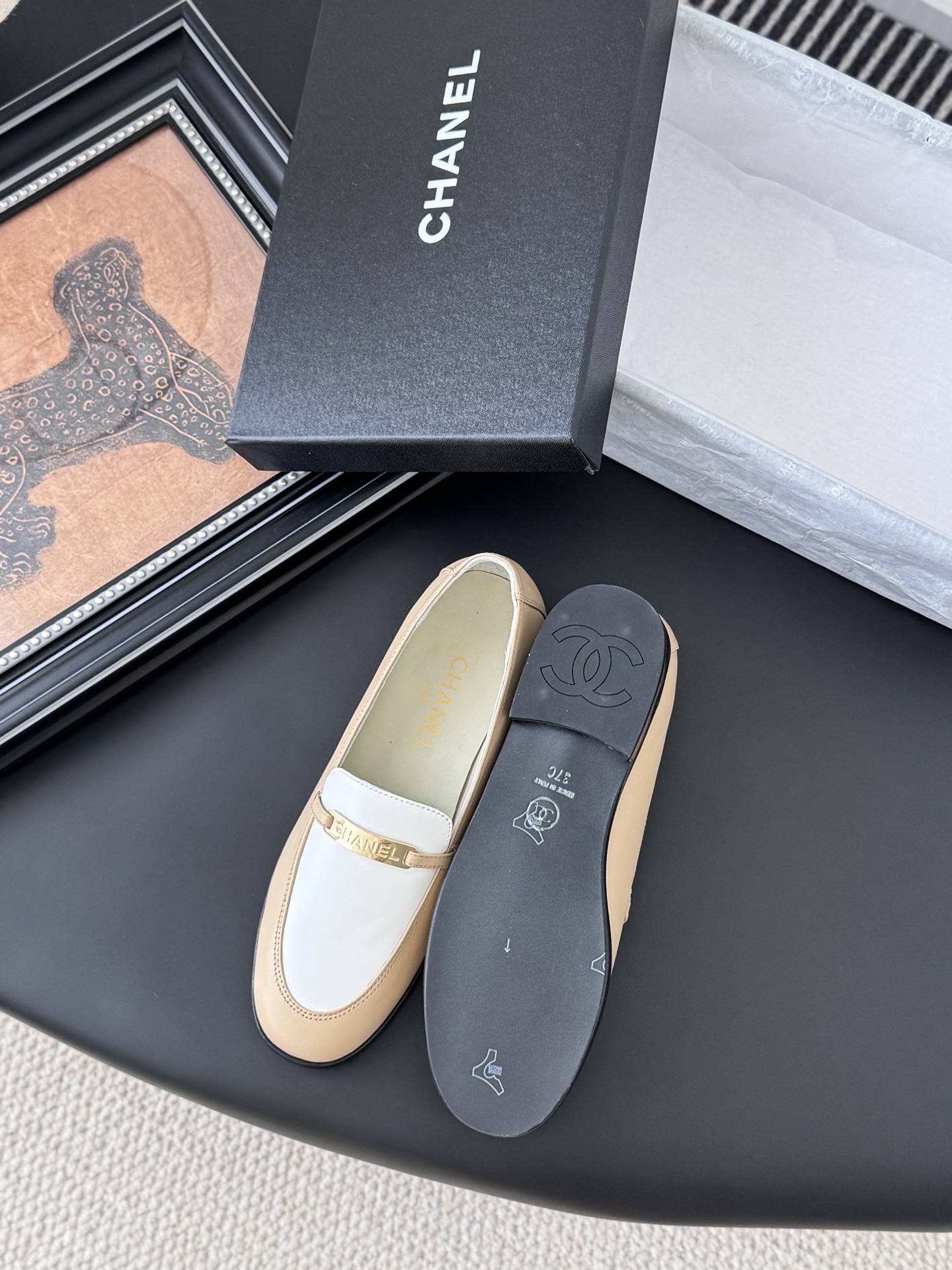 CHANEL シャネル ローファー レディース メンズ 兼用 通勤 ファッション 高級感 黒 白 ベージュ - 画像 4