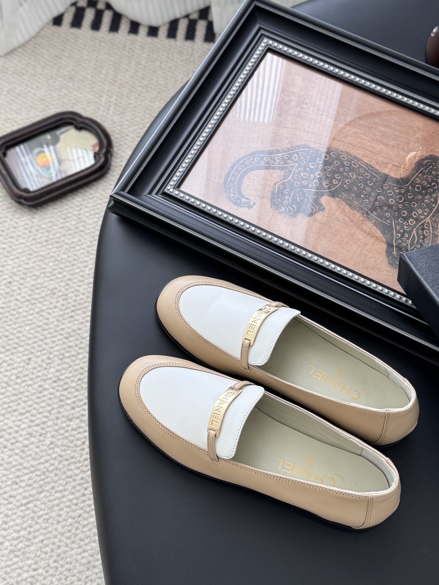 CHANEL シャネル ローファー レディース メンズ 兼用 通勤 ファッション 高級感 黒 白 ベージュ - 画像 5