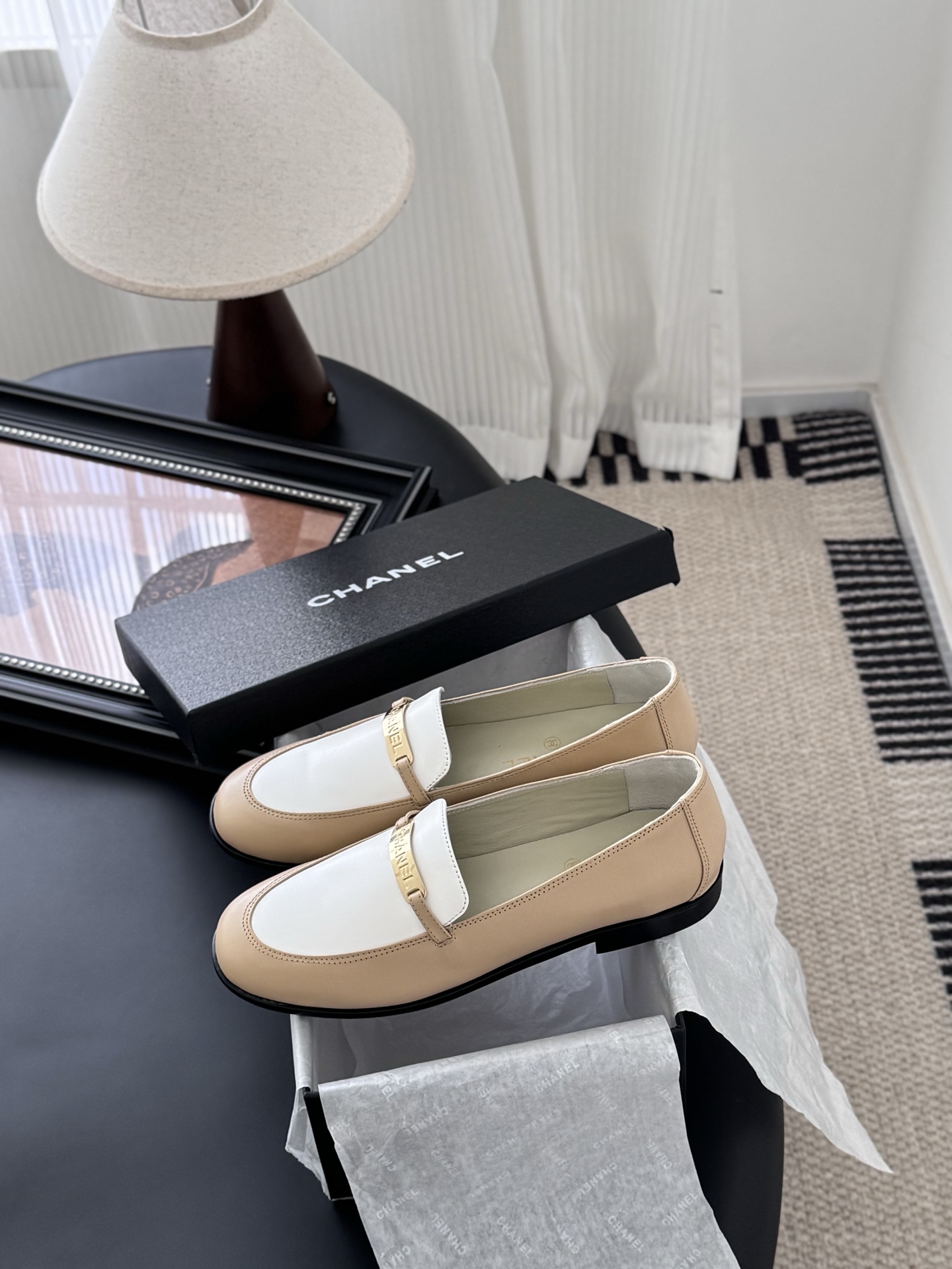 CHANEL シャネル ローファー レディース メンズ 兼用 通勤 ファッション 高級感 黒 白 ベージュ - 画像 9