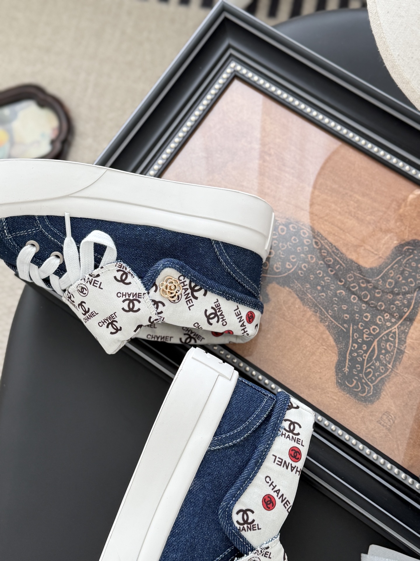 CHANEL シューズ レディース メンズ 兼用 靴下にロゴプリント デニム ホワイト ブルー ファッションスニーカー 通勤 通学 旅 2WAY 丸洗いOK 黒 白 ベージュ - 画像 8