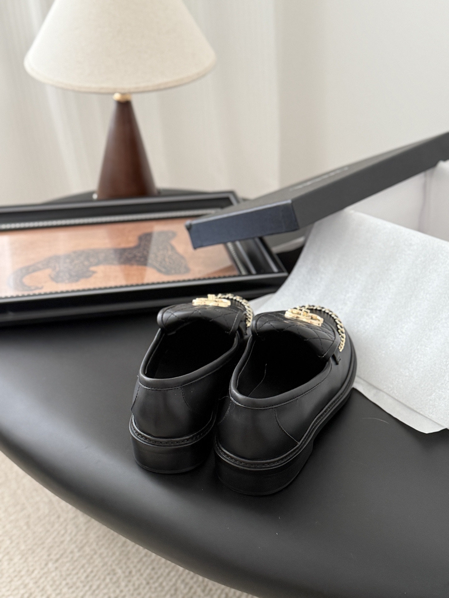 シャネル ローファー レディース メンズ兼用 シンプル 高級感 黒 2WAY 通勤 通学 丸洗いOK 金具付き 38-40サイズ対応 - 画像 3