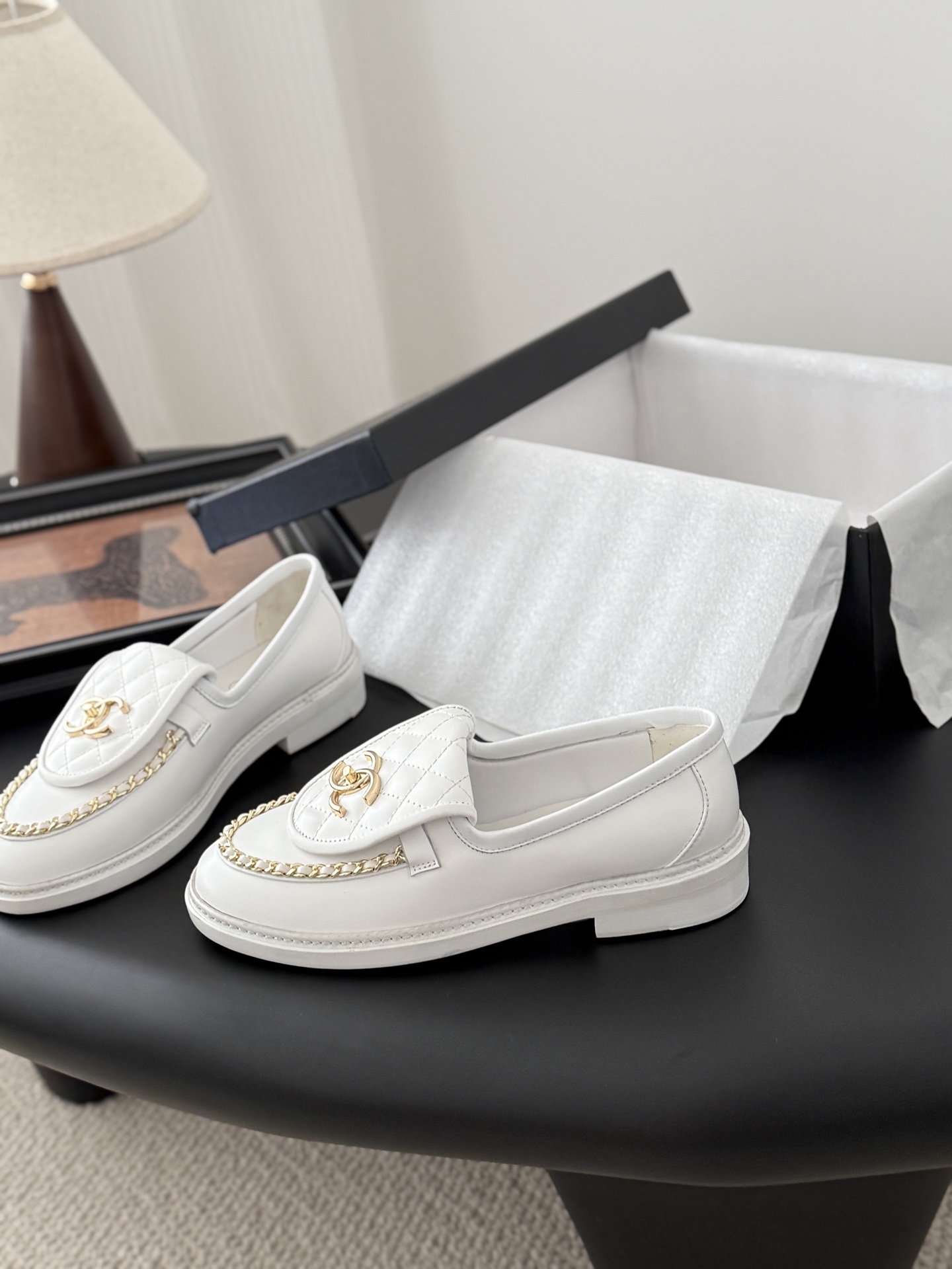 シャネル シャネル ローファー レディース メンズ 兼用 通勤 通学 シンプル 高級感 白 黒 レッド ブラック 4色展開 - 画像 2