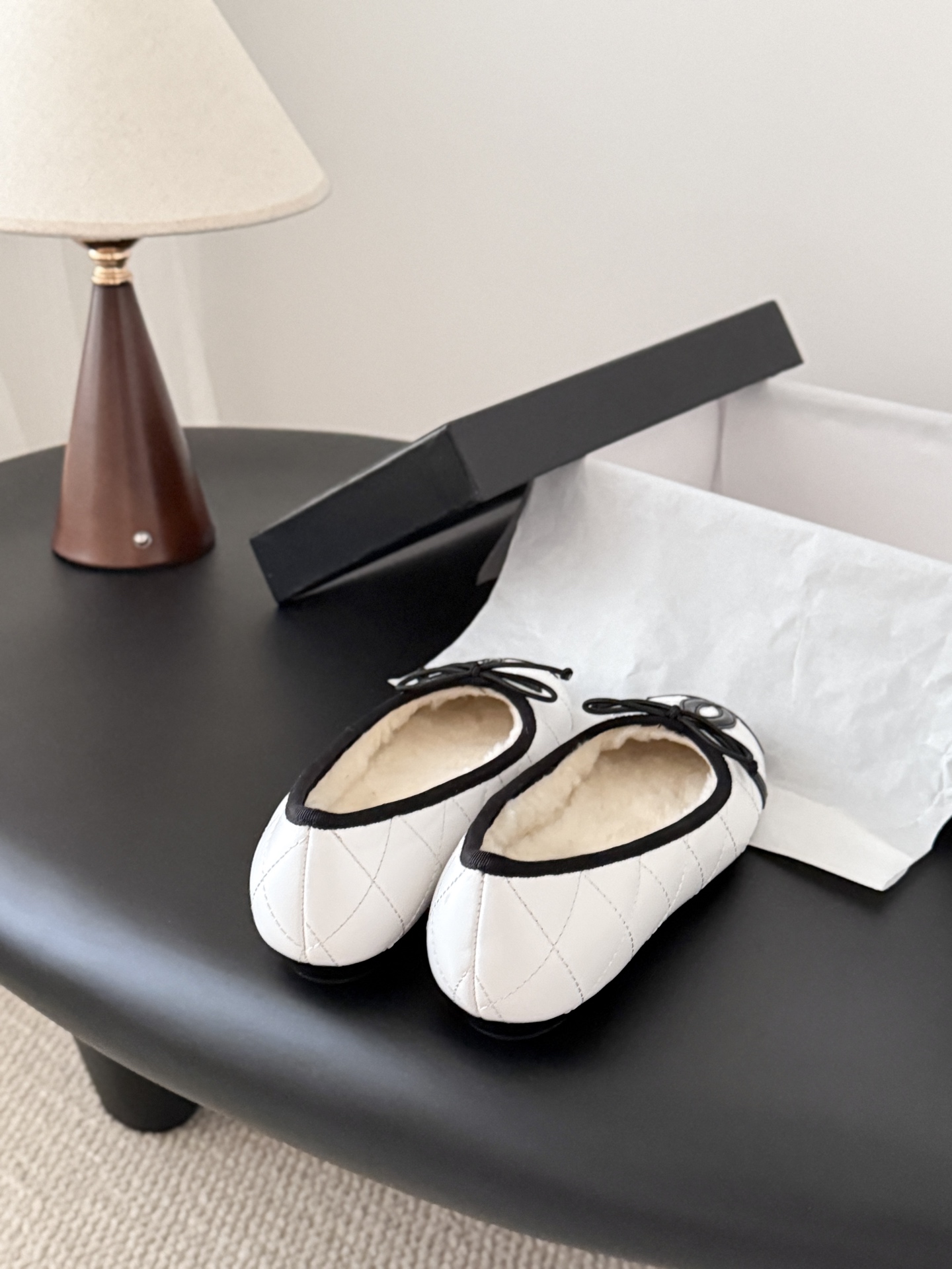 シャネル シューズ レディース メンズ 兼用 通勤 通学 シンプル 白 黒 人気 フェイクファーグリップ ミュール 37 38 39 40 - 画像 3