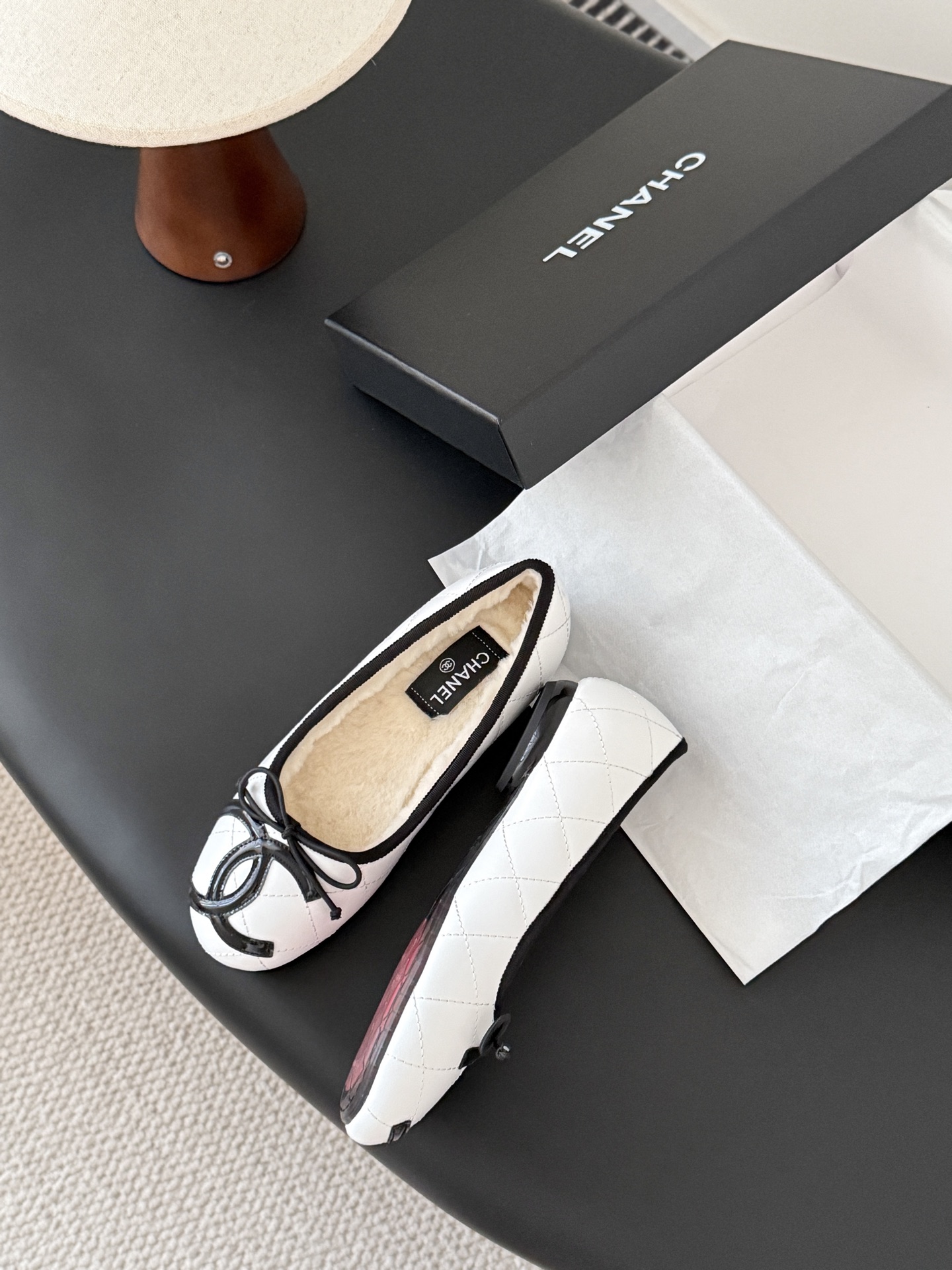 シャネル シューズ レディース メンズ 兼用 通勤 通学 シンプル 白 黒 人気 フェイクファーグリップ ミュール 37 38 39 40 - 画像 4