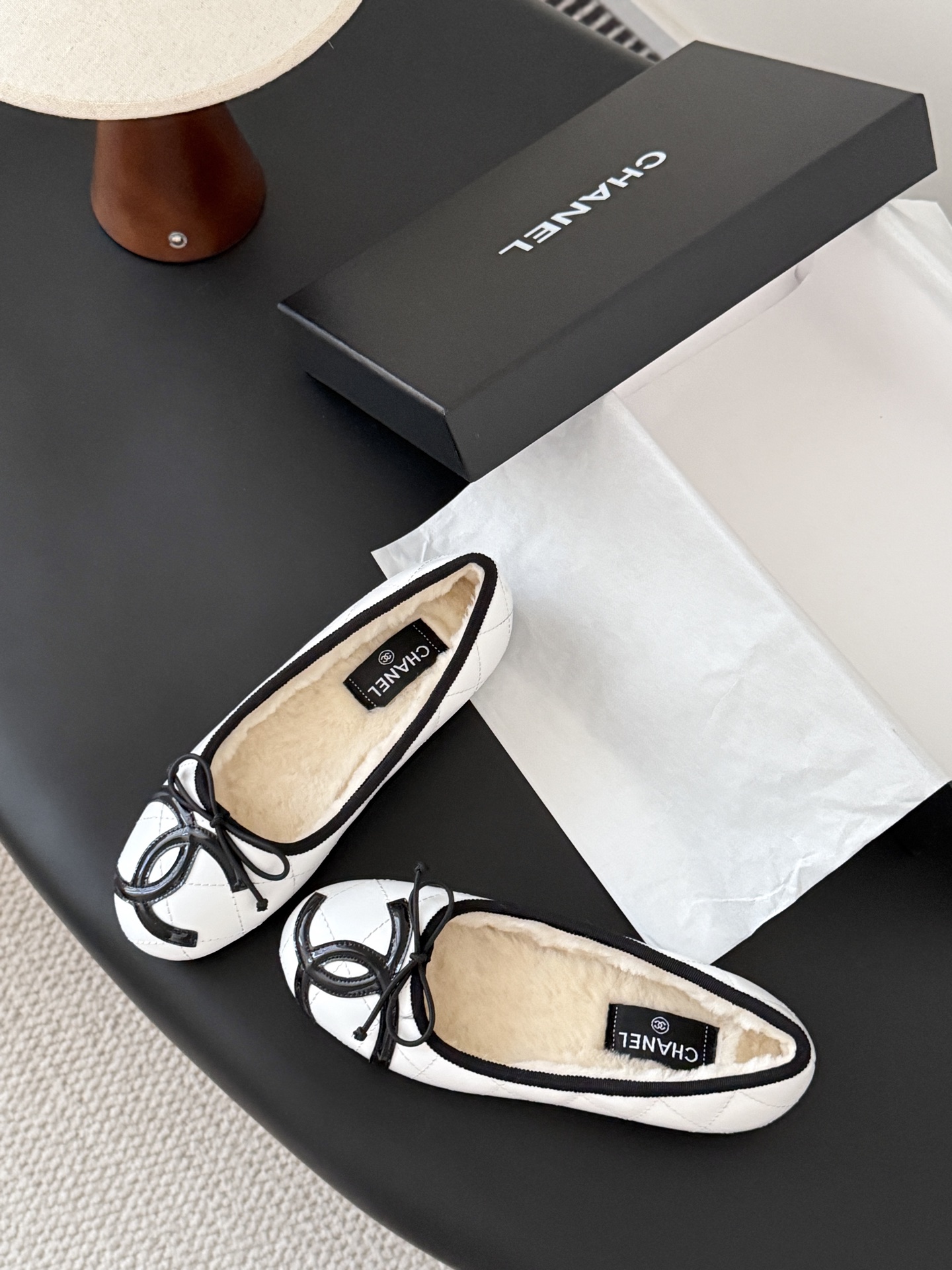 シャネル シューズ レディース メンズ 兼用 通勤 通学 シンプル 白 黒 人気 フェイクファーグリップ ミュール 37 38 39 40 - 画像 5