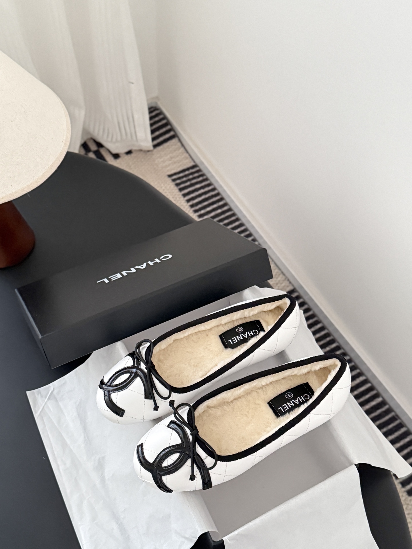 シャネル シューズ レディース メンズ 兼用 通勤 通学 シンプル 白 黒 人気 フェイクファーグリップ ミュール 37 38 39 40 - 画像 9