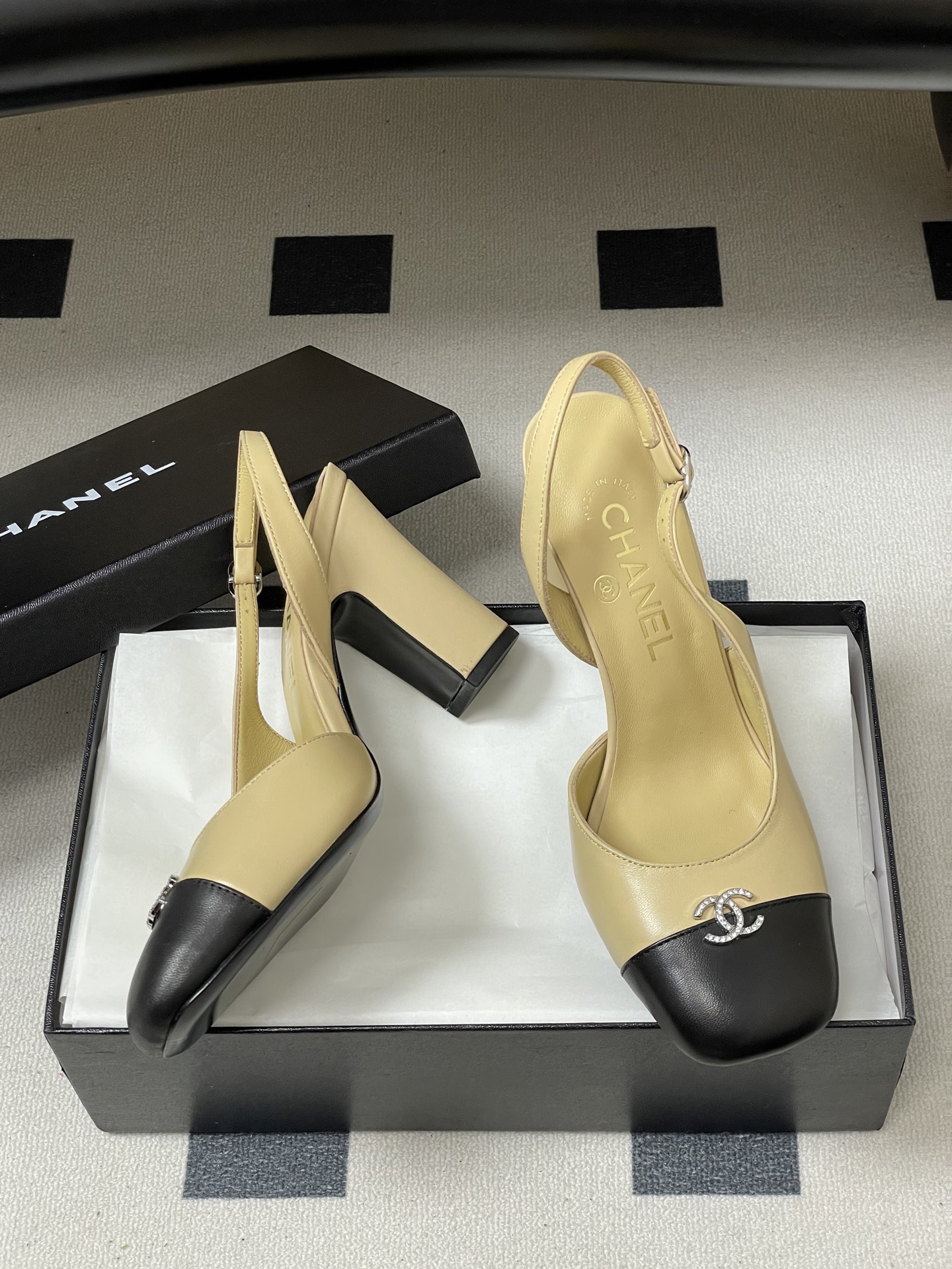 シャネル サンダル レディース メンズ兼用 シルバーロゴ 黒 ベージュ 通勤 通学 高級感 シンプル 2WAY 全国送料無料 370 半ズボン 528150 - 画像 6