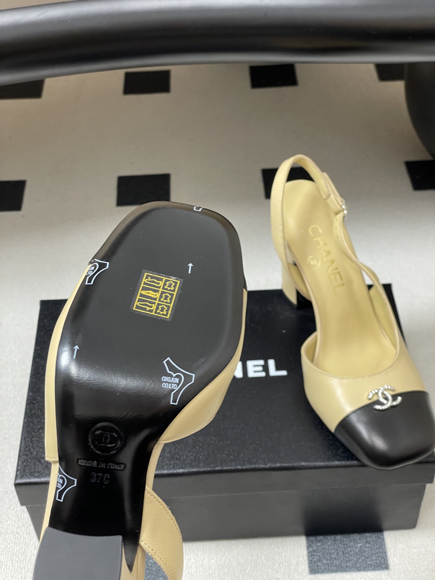 シャネル サンダル レディース メンズ兼用 シルバーロゴ 黒 ベージュ 通勤 通学 高級感 シンプル 2WAY 全国送料無料 370 半ズボン 528150 - 画像 8