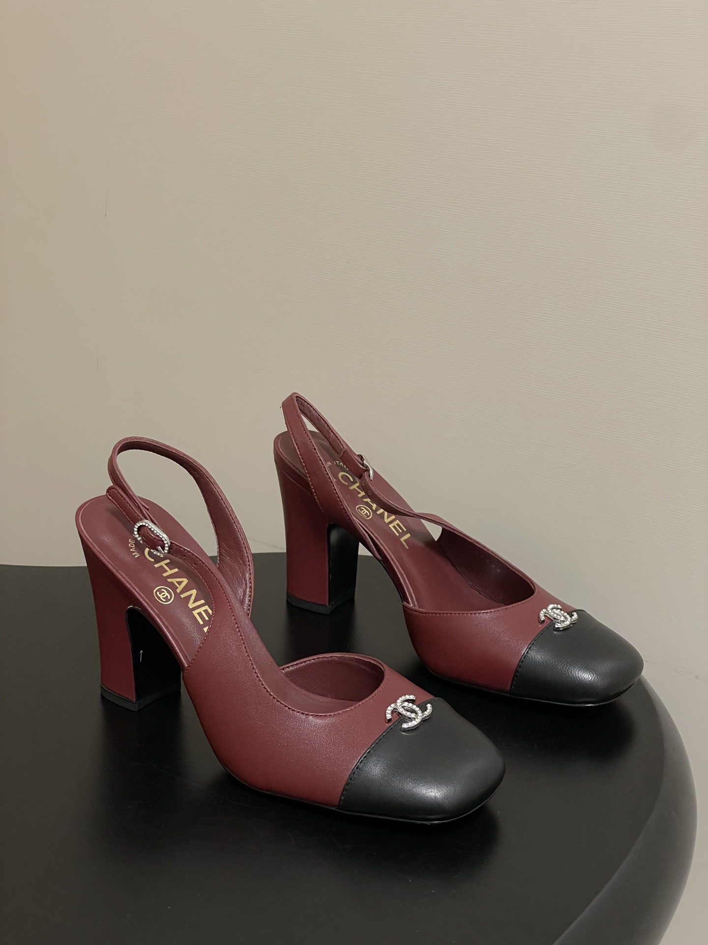 シャネル シューズ レディース メンズ兼用 通勤 通学 シンプル ブラック レッド 2WAY 2色展開 本革 38J 10000160281