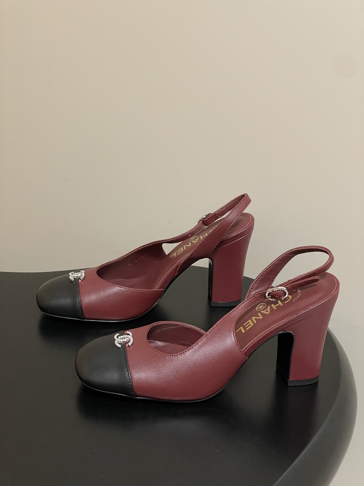 シャネル シューズ レディース メンズ兼用 通勤 通学 シンプル ブラック レッド 2WAY 2色展開 本革 38J 10000160281 - 画像 3