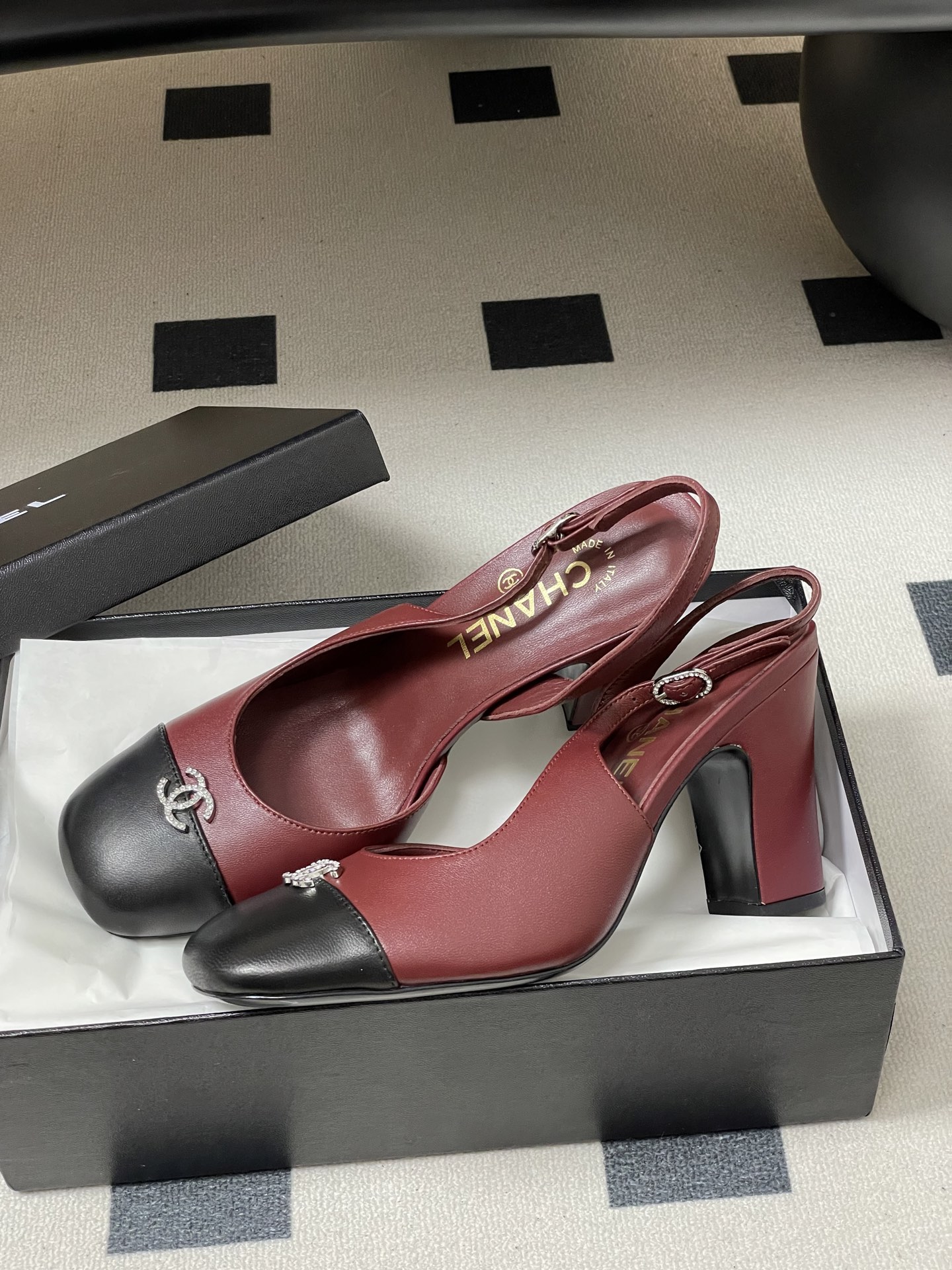 シャネル シューズ レディース メンズ兼用 通勤 通学 シンプル ブラック レッド 2WAY 2色展開 本革 38J 10000160281 - 画像 4