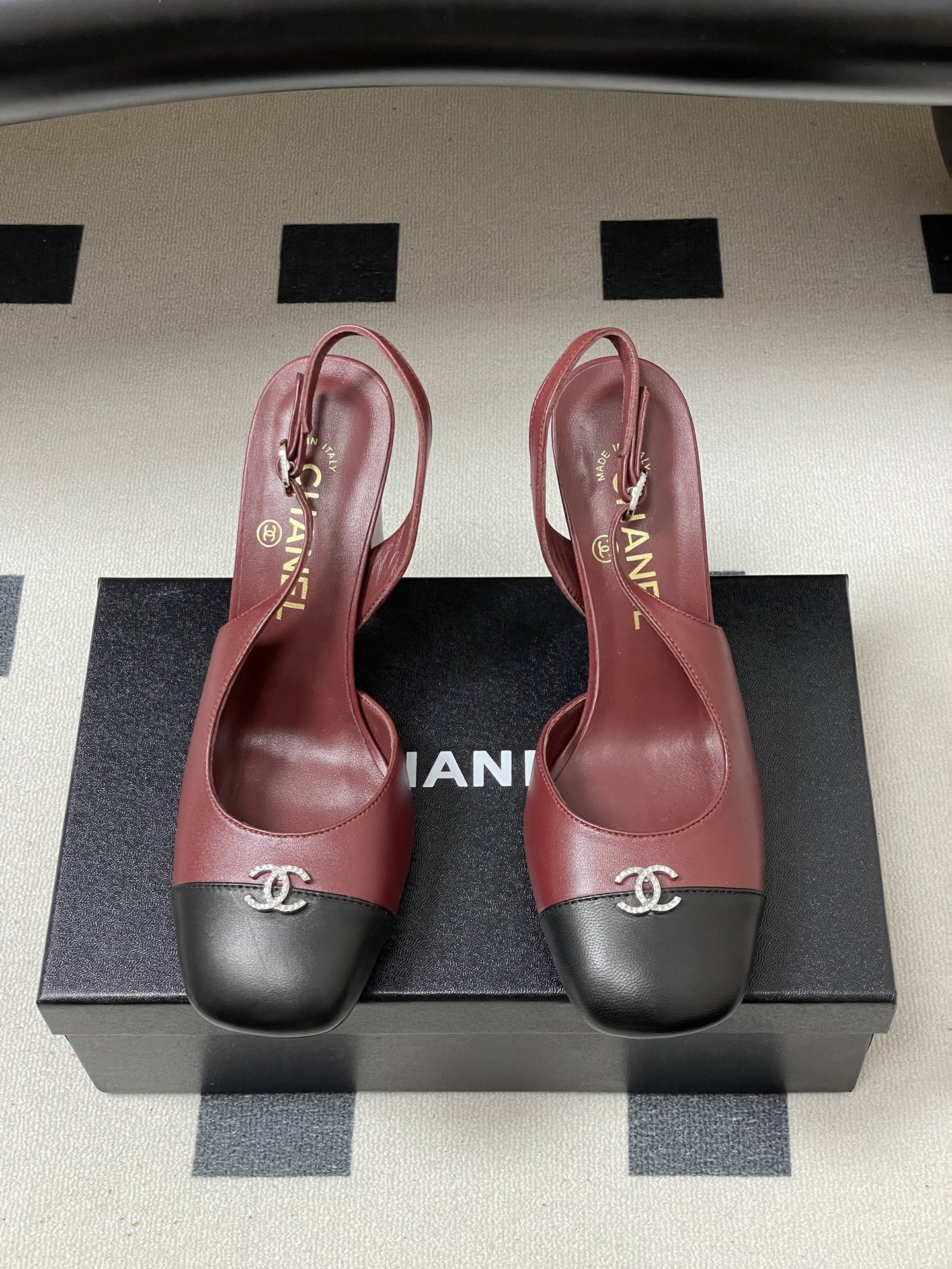 シャネル シューズ レディース メンズ兼用 通勤 通学 シンプル ブラック レッド 2WAY 2色展開 本革 38J 10000160281 - 画像 5