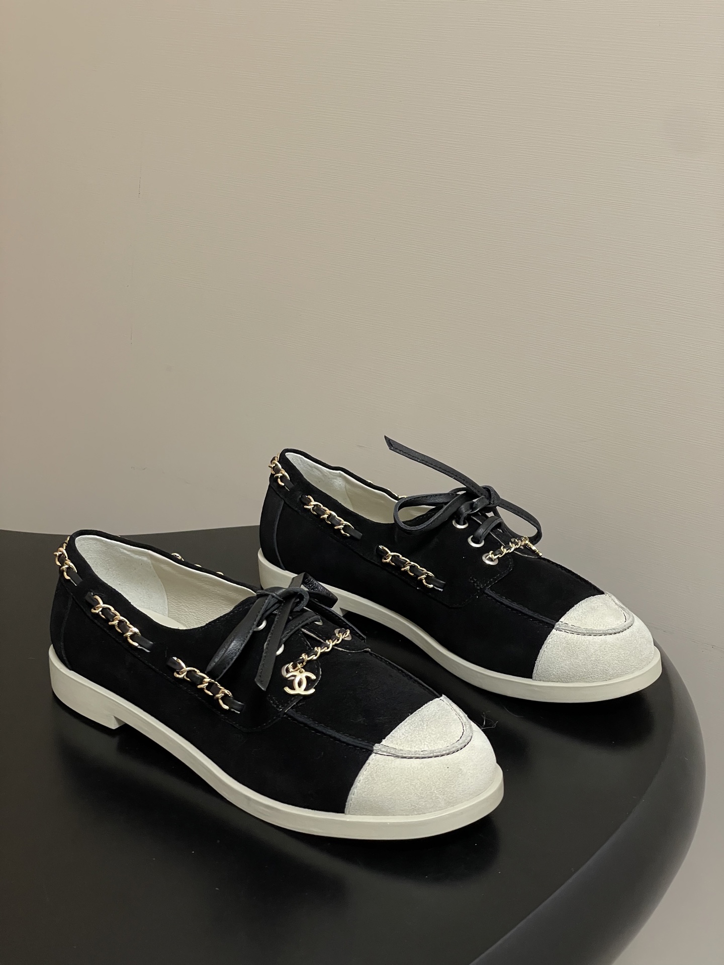 シャネル シューズ レディース メンズ 兼用 ブラック ホワイト 2WAY ファッション プレーン スニーカー 靴 シューズ 黒 白 135154409