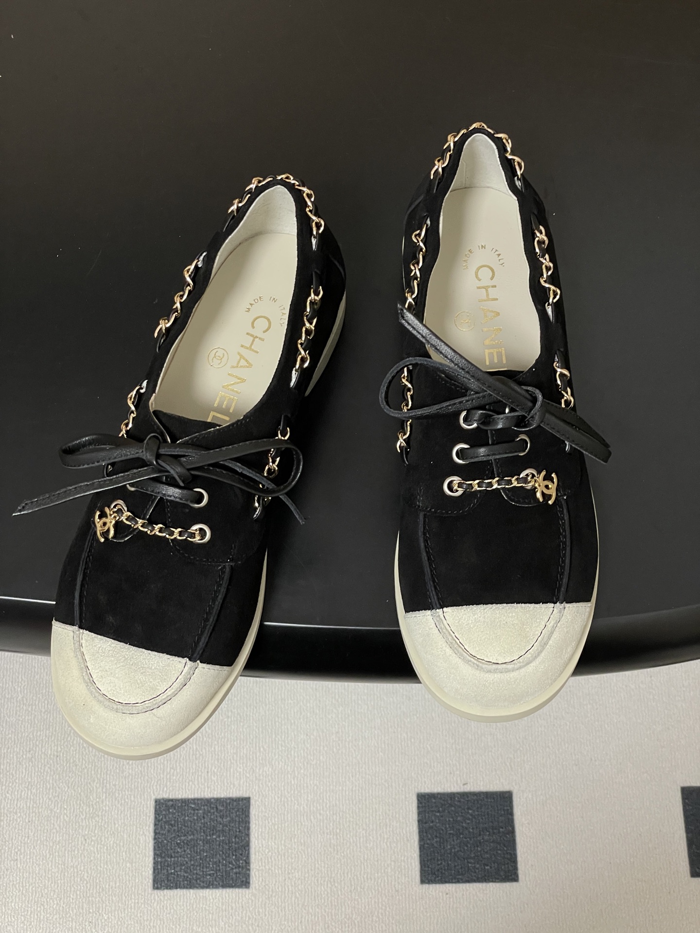 シャネル シューズ レディース メンズ 兼用 ブラック ホワイト 2WAY ファッション プレーン スニーカー 靴 シューズ 黒 白 135154409 - 画像 2