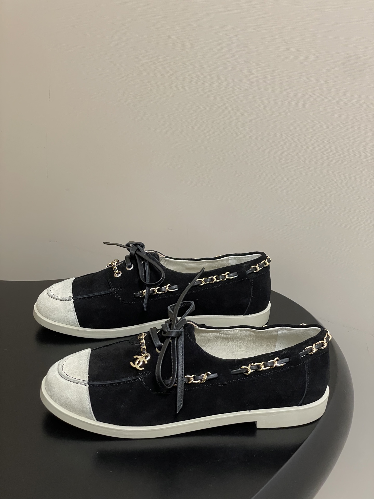 シャネル シューズ レディース メンズ 兼用 ブラック ホワイト 2WAY ファッション プレーン スニーカー 靴 シューズ 黒 白 135154409 - 画像 3