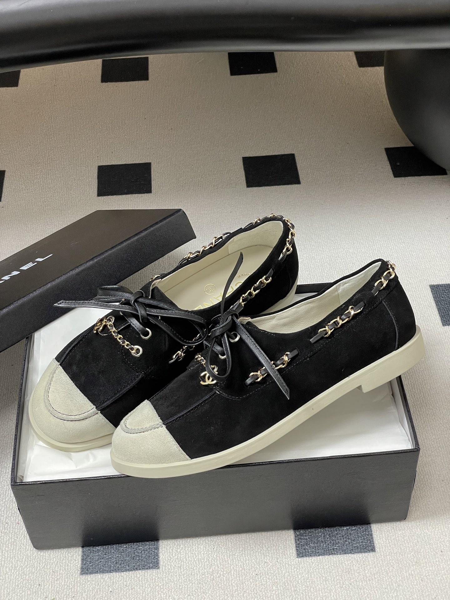 シャネル シューズ レディース メンズ 兼用 ブラック ホワイト 2WAY ファッション プレーン スニーカー 靴 シューズ 黒 白 135154409 - 画像 4