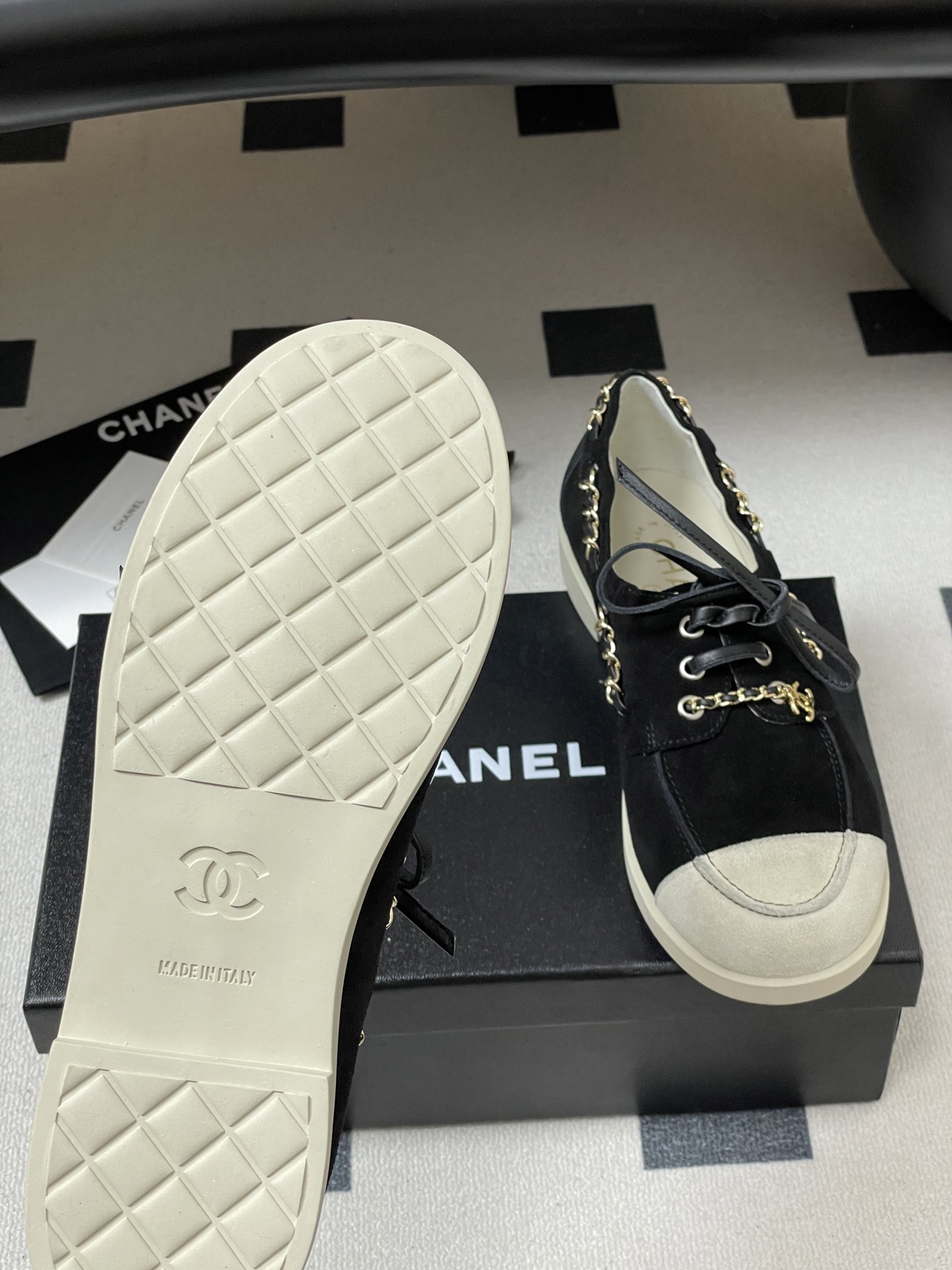 シャネル シューズ レディース メンズ 兼用 ブラック ホワイト 2WAY ファッション プレーン スニーカー 靴 シューズ 黒 白 135154409 - 画像 8