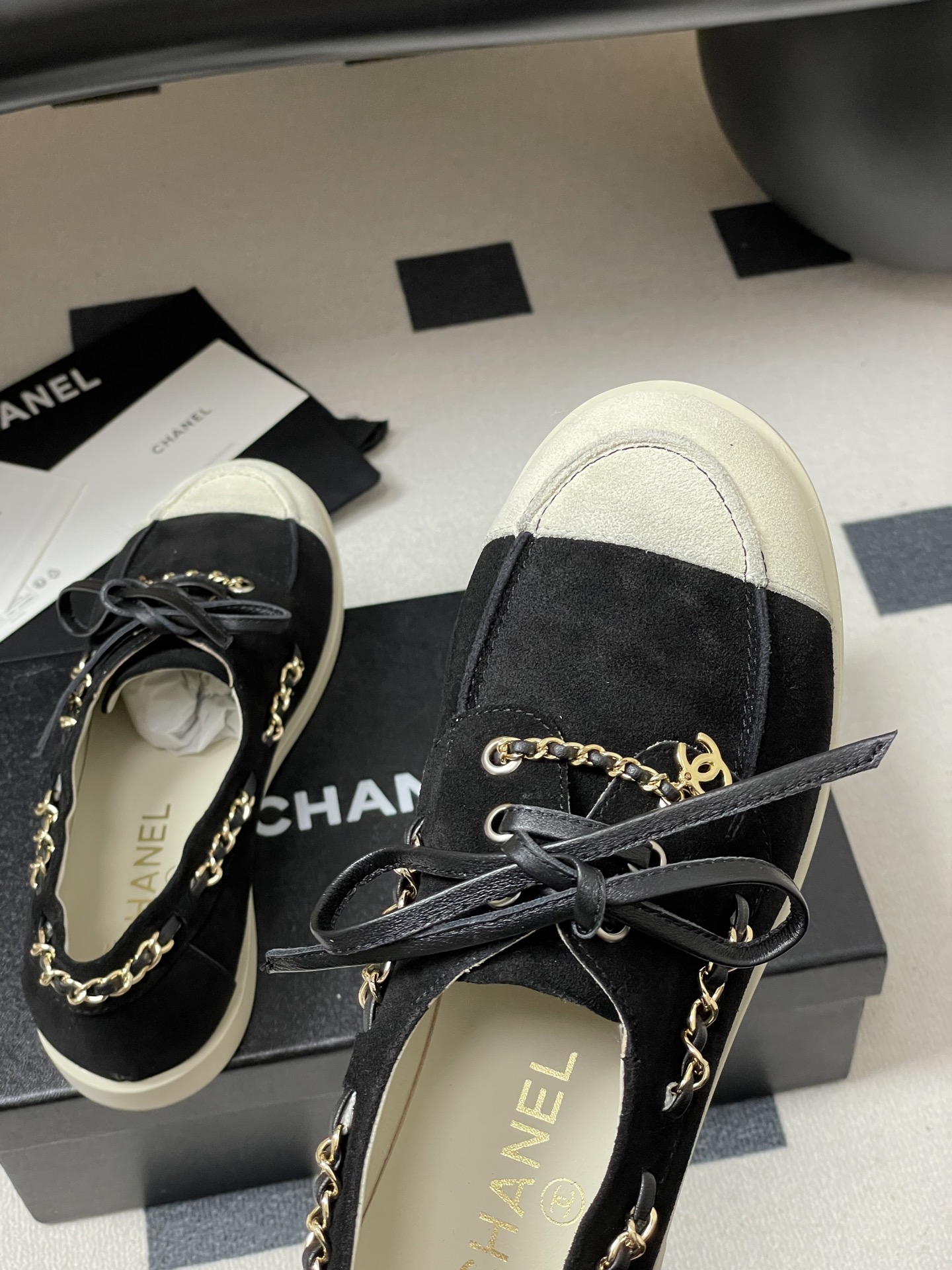シャネル シューズ レディース メンズ 兼用 ブラック ホワイト 2WAY ファッション プレーン スニーカー 靴 シューズ 黒 白 135154409 - 画像 9