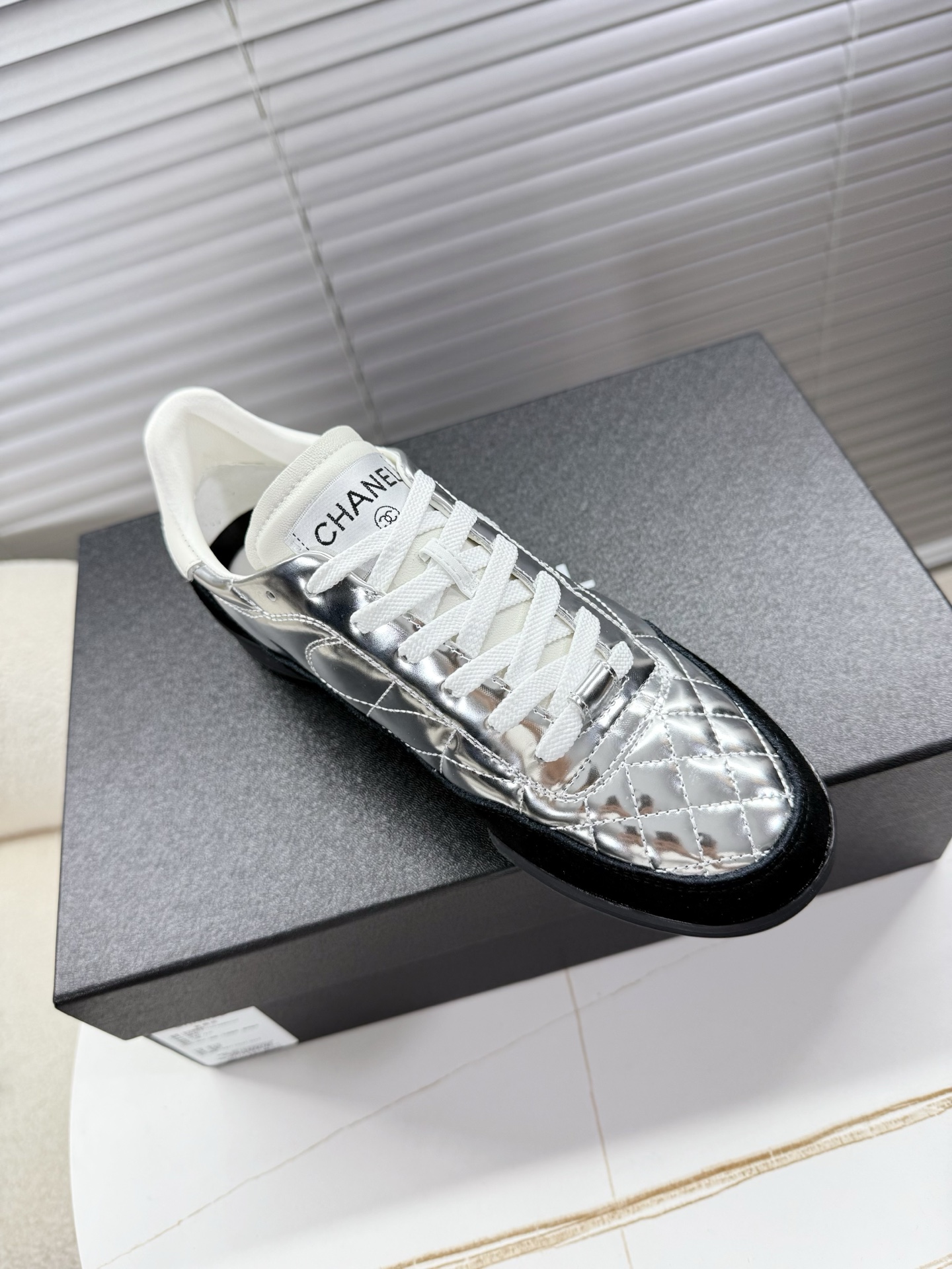 シャネル ロゴスニーカー レディース メンズ兼用 軽量 通勤 通学 シルバー 黒 2WAY スタイリッシュ 高級感 送料無料 15000円以上で送料無料 - 画像 7