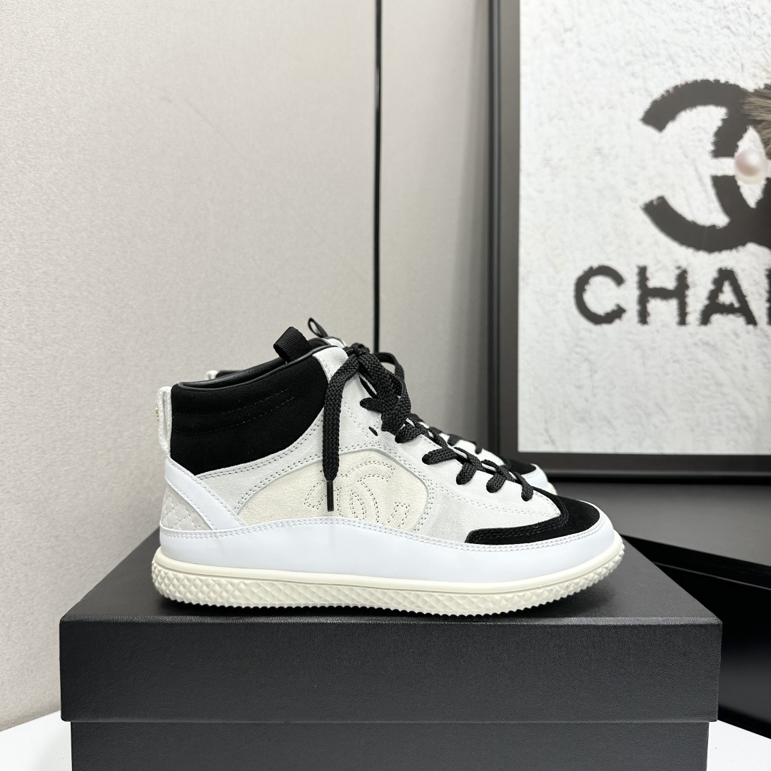 シャネル ロゴロゴ ハイカットスニーカー レディース メンズ 兼用 通勤 通学 シンプル 黒 白 2色展開