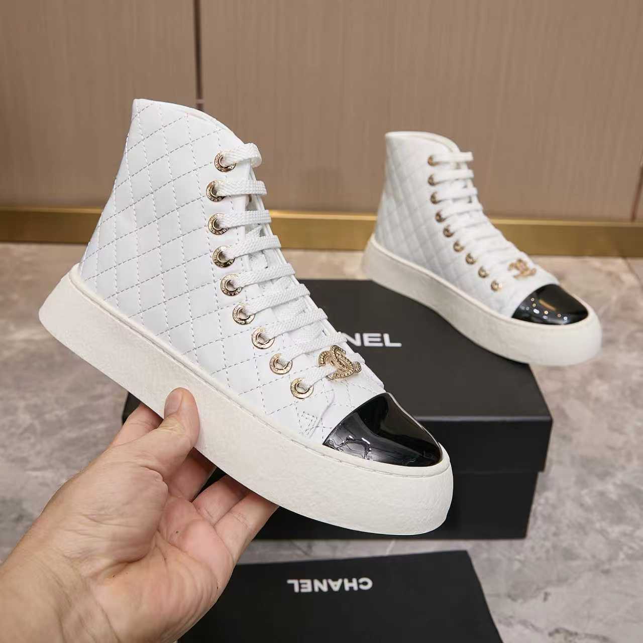 CHANEL シューズ ハイカット スニーカー レディース メンズ 兼用 高級感 白 黒 2WAY 通勤 通学 丸洗いOK - 画像 2