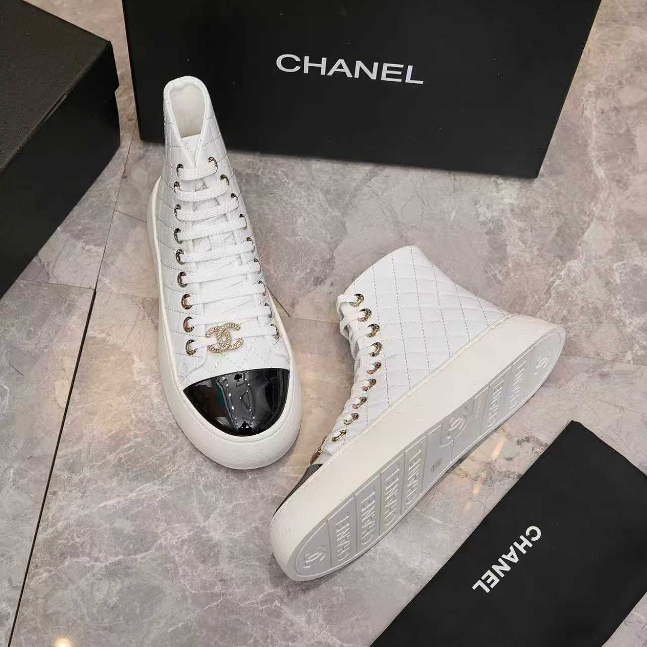CHANEL シューズ ハイカット スニーカー レディース メンズ 兼用 高級感 白 黒 2WAY 通勤 通学 丸洗いOK - 画像 4