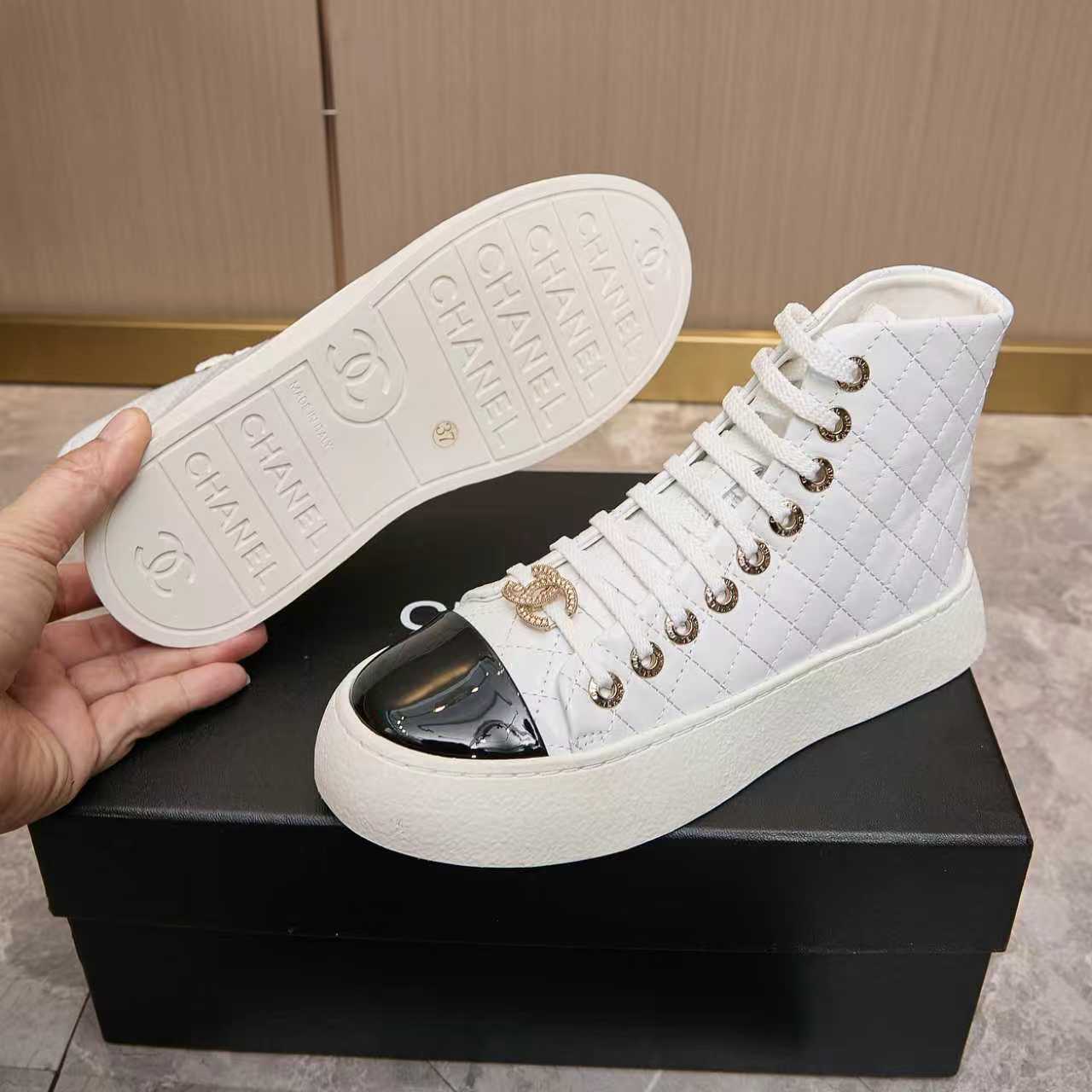 CHANEL シューズ ハイカット スニーカー レディース メンズ 兼用 高級感 白 黒 2WAY 通勤 通学 丸洗いOK - 画像 5