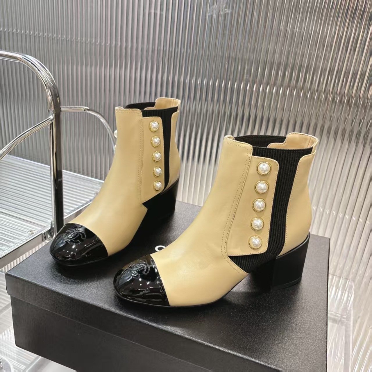 CHANEL シャネル ブーツ フラットシューズ 通勤 本革 ブラック ベージュ 全2色 - 画像 2