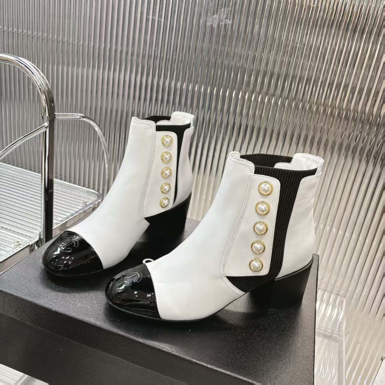 シャネル シューズ レディース メンズ 兼用 プール風 ブーツ ホワイト ブラック 通勤 お出かけ 2WAY 35〜37 - 画像 2