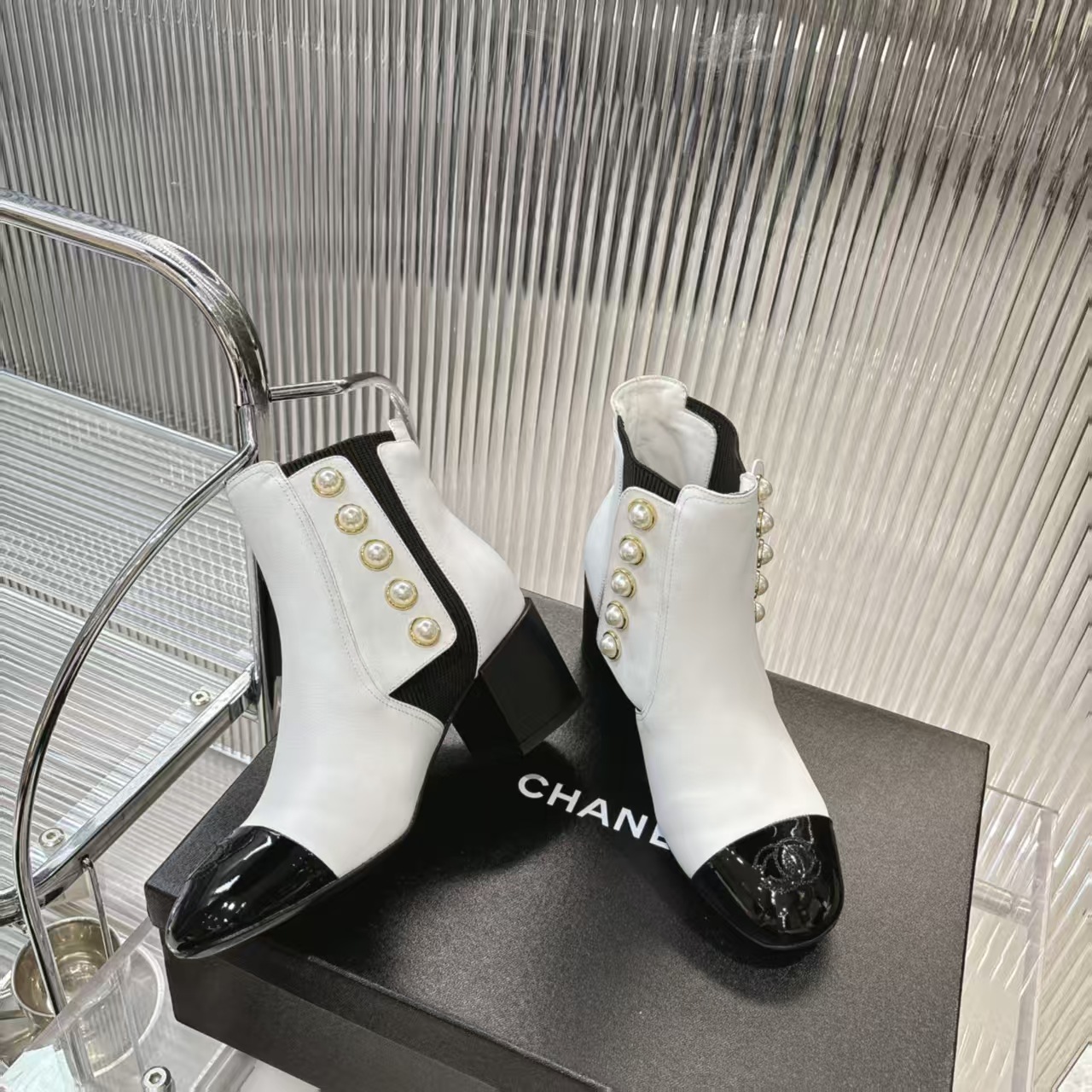 シャネル シューズ レディース メンズ 兼用 プール風 ブーツ ホワイト ブラック 通勤 お出かけ 2WAY 35〜37 - 画像 3