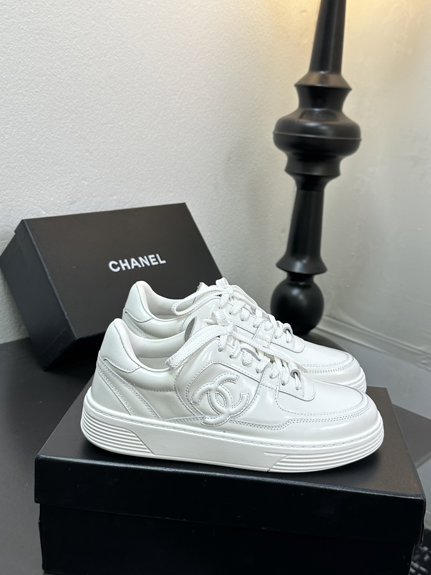 CHANEL チェンテル レディース メンズ 兼用 スニーカー 白 シンプル 高級感 通勤 通学 プレゼント 2WAY 127744 - 画像 4