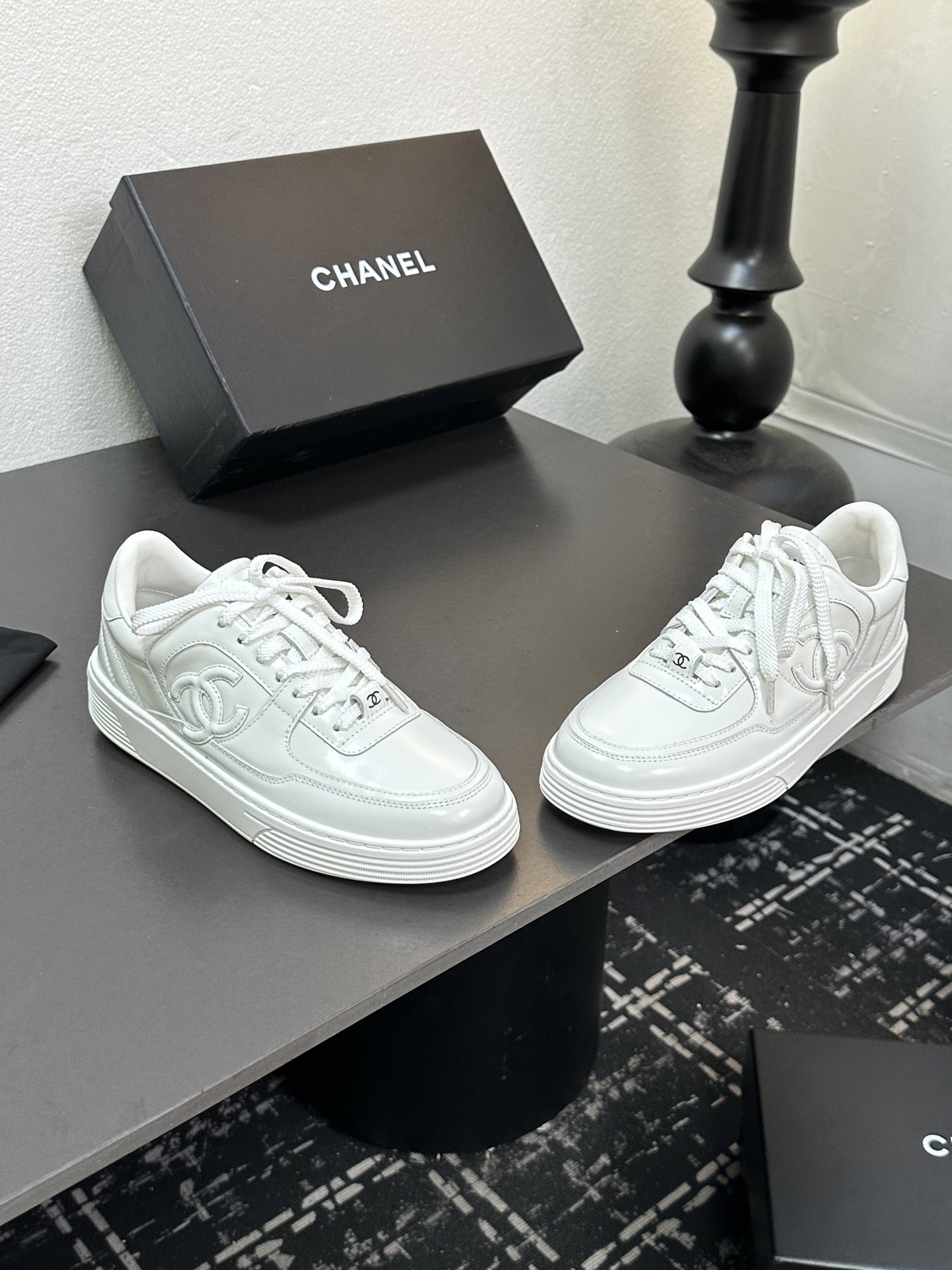 CHANEL チェンテル レディース メンズ 兼用 スニーカー 白 シンプル 高級感 通勤 通学 プレゼント 2WAY 127744 - 画像 6