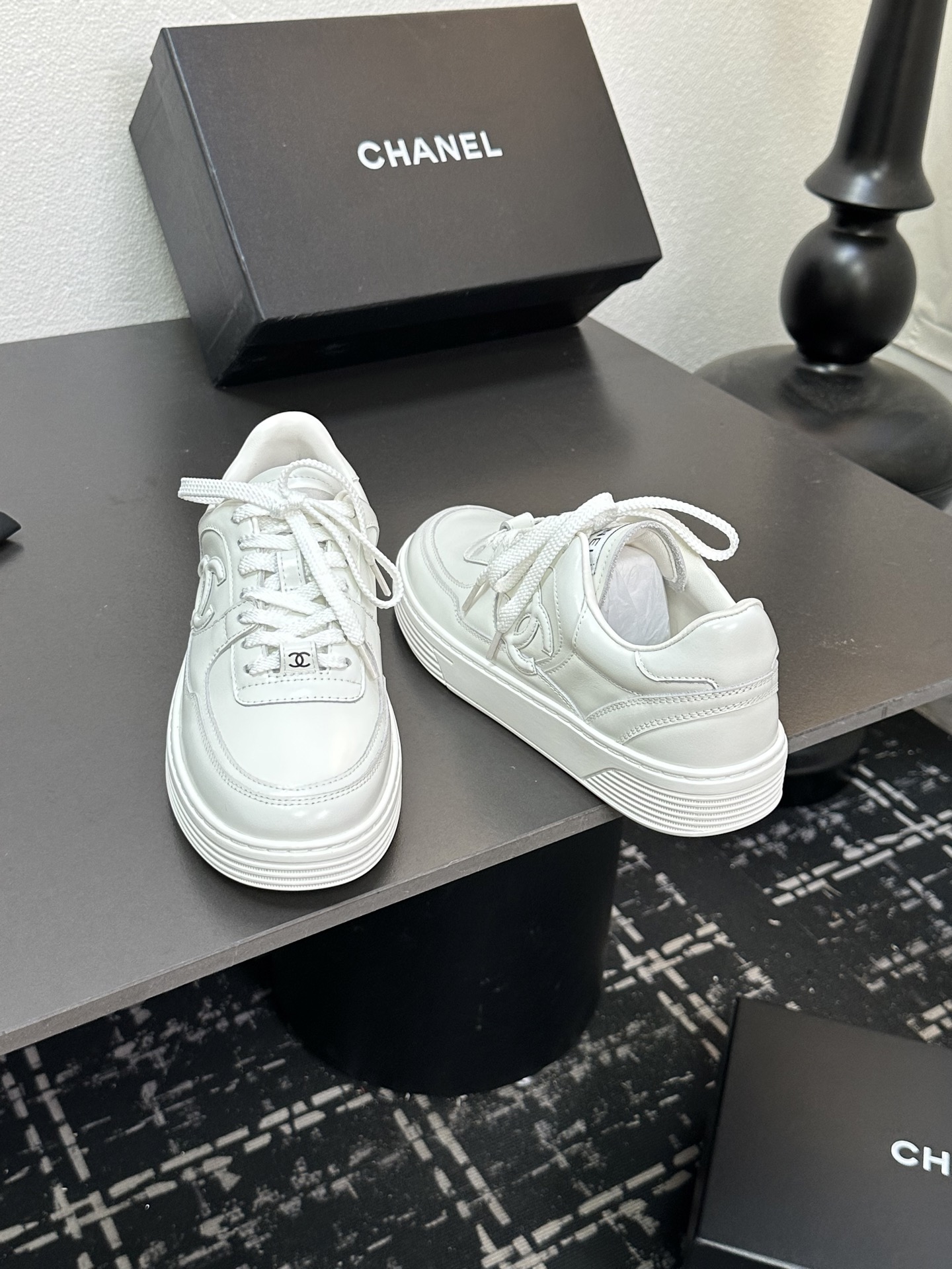 CHANEL チェンテル レディース メンズ 兼用 スニーカー 白 シンプル 高級感 通勤 通学 プレゼント 2WAY 127744 - 画像 8