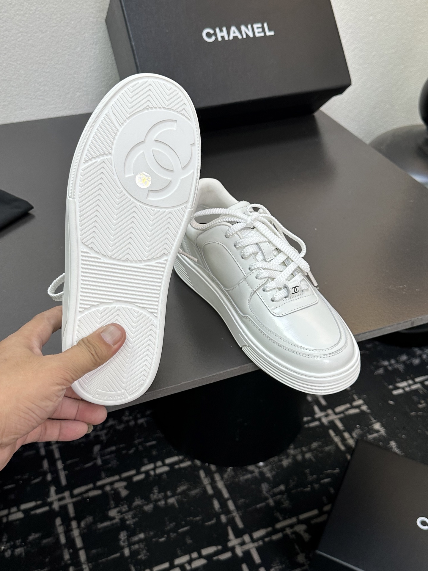 CHANEL チェンテル レディース メンズ 兼用 スニーカー 白 シンプル 高級感 通勤 通学 プレゼント 2WAY 127744 - 画像 9