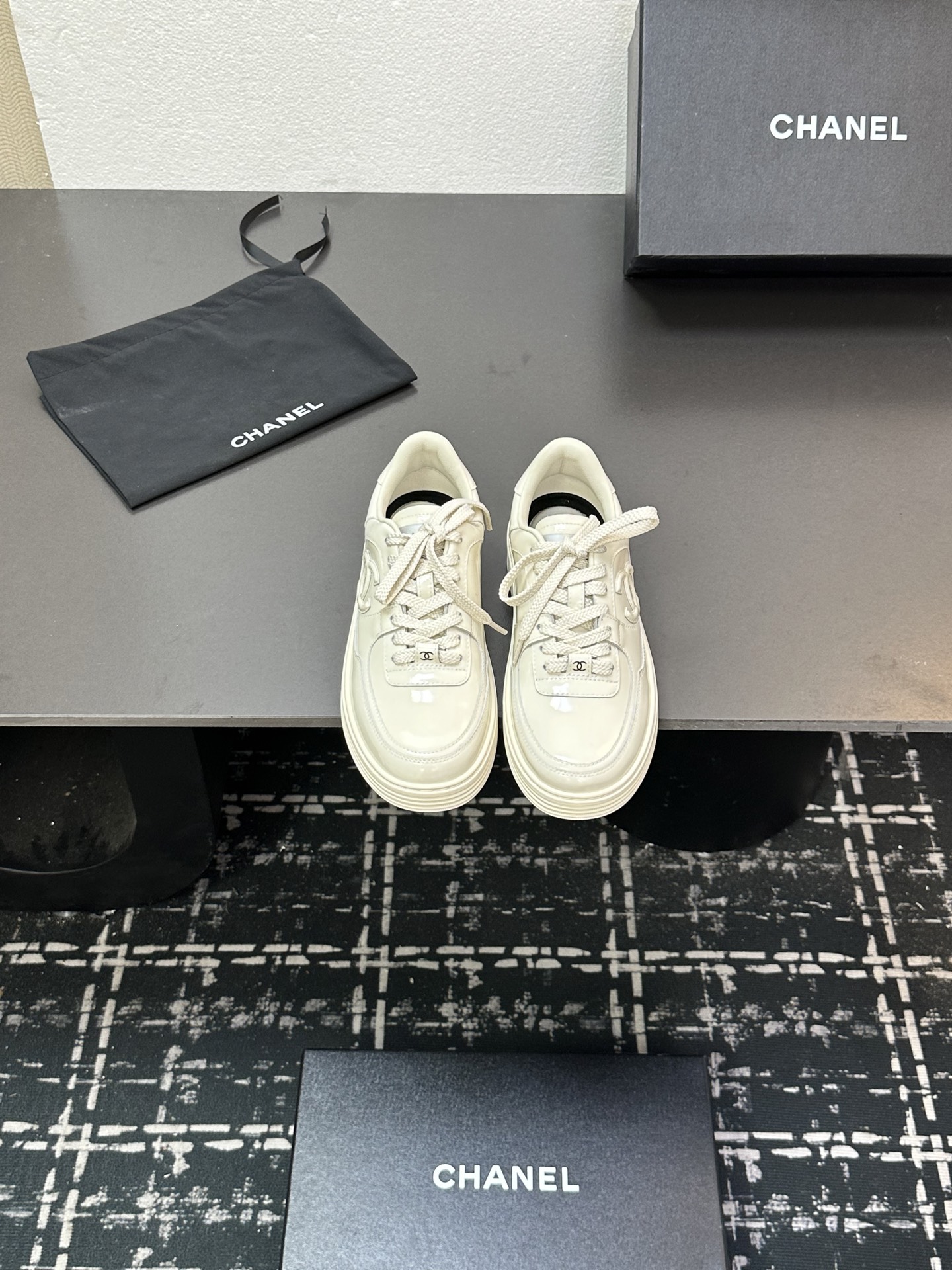 シャネル ロゴ レースアップ スニーカー レディース メンズ 兼用 通勤 通学 白 35〜60字