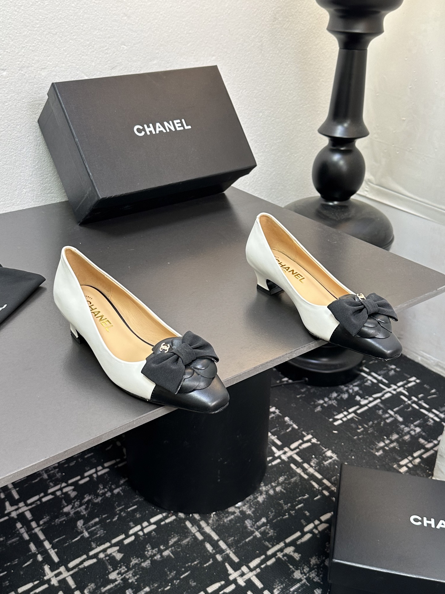 CHANEL シャネル フェイス レディース メンズ兼用 通勤 通学 シンプル ブラック ホワイト - 画像 2