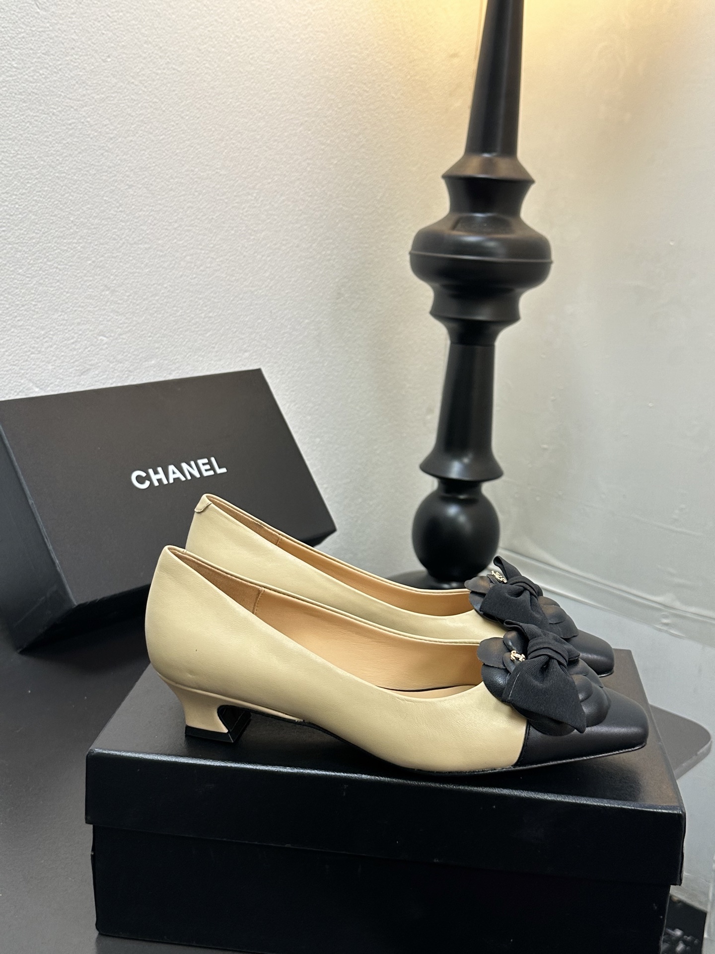 CHANEL シャネル フラットシューズ 本革 ブラック ベージュ 全2色 - 画像 4