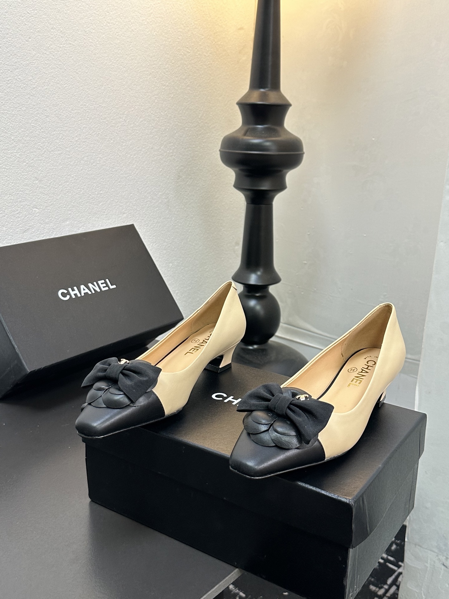 CHANEL シャネル フラットシューズ 本革 ブラック ベージュ 全2色 - 画像 7