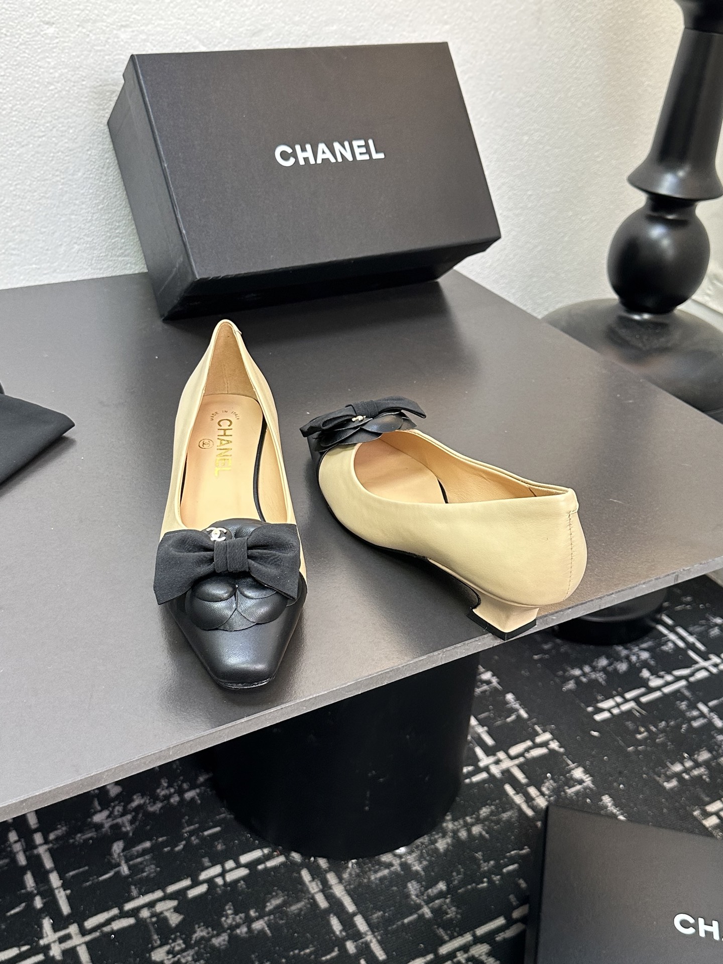 CHANEL シャネル フラットシューズ 本革 ブラック ベージュ 全2色 - 画像 8